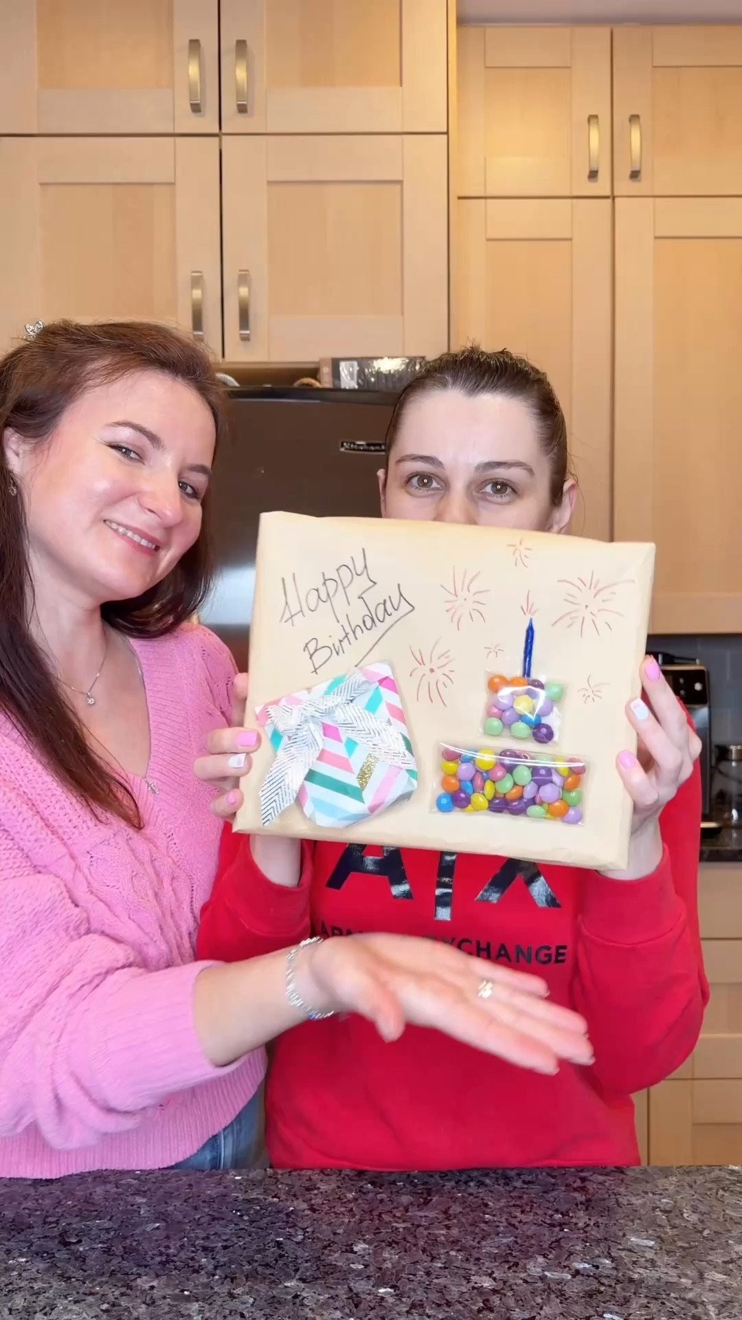 When your friend requests cash as a birthday gift, but you still want to give a little piece of your heart with it 💛
So we got creative.
We made a DIY mini photo gallery frame (see my previous post) and decided the wrapping had to be just as special 🎀
Wrapped it in brown paper, added mini chocolate pouches shaped like a cake with a candle, and attached a small paper pouch with the birthday cash 💌
The perfect mix of thoughtful and practical.
Combining a handmade gift with cash or a gift card is always a win 🎁