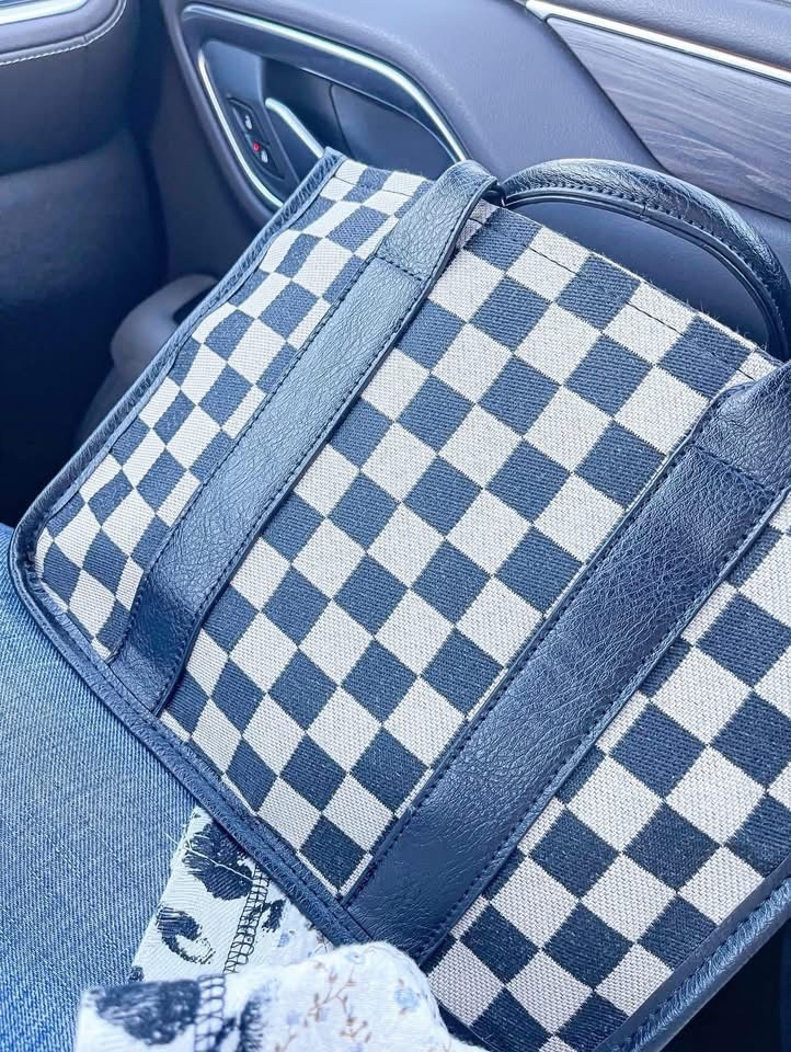 Loving this checked bag. ⬜️ ⬛️
I will getting the brown version ASAP. 🟫 ⬛️

#LTKgrwm #LTKootd #LTKWorkwear