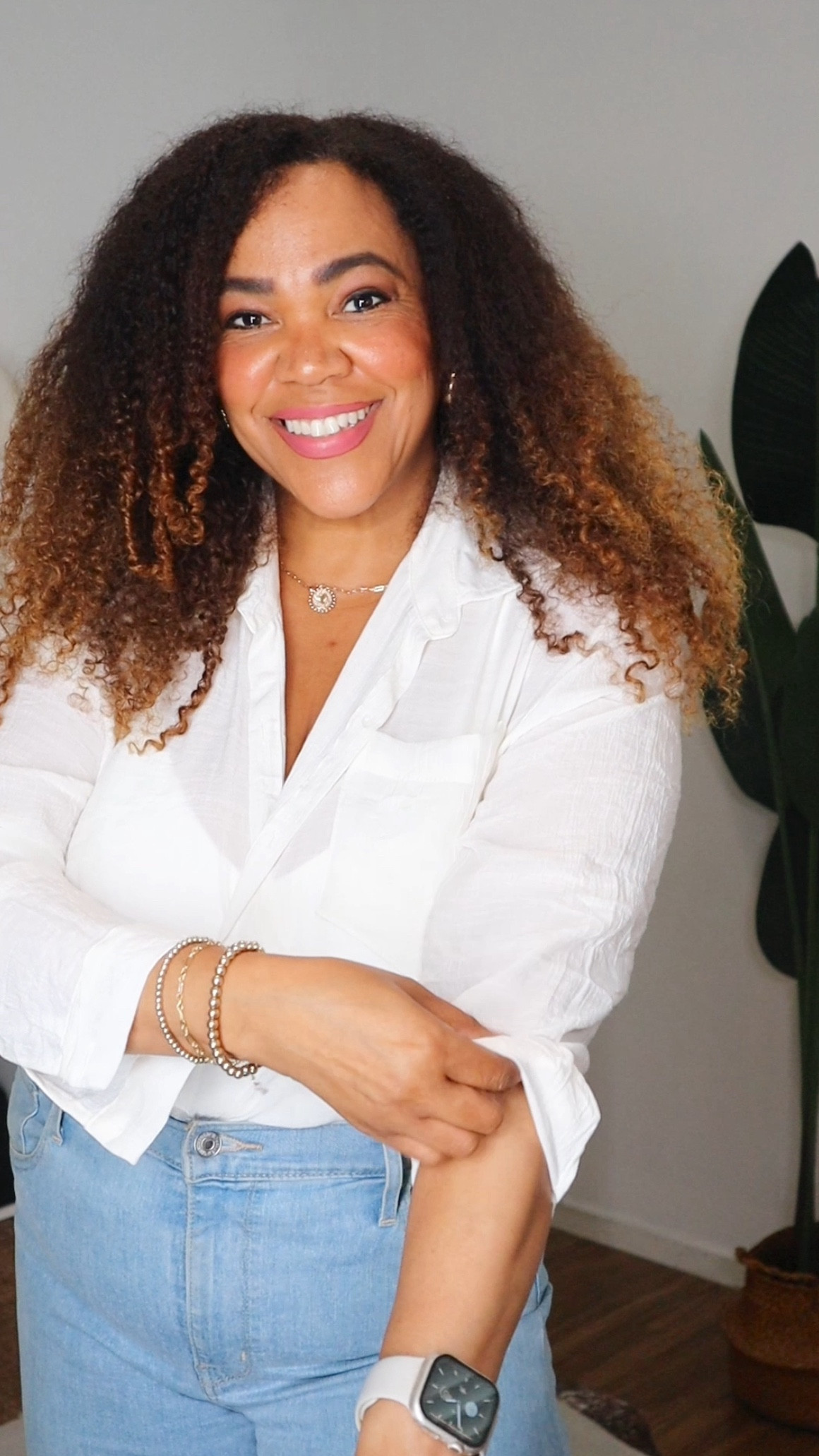 Wearing White season is here 🤍! [ad] Styled my @honeylove CloudEmbrace Bra with this button up shirt.  Alright, this is a wire free t-shirt bra that is so soft while it smooths and supports! So good, right?! True to size. 💥
💥Listen 👋🏾 Use my promo code link for 20% off!! - go to my link in Bio💥 #honeylovepartner

Promo code link 🫶🏾 https://checkout.honeylove.com/VRODRIGUEZ 