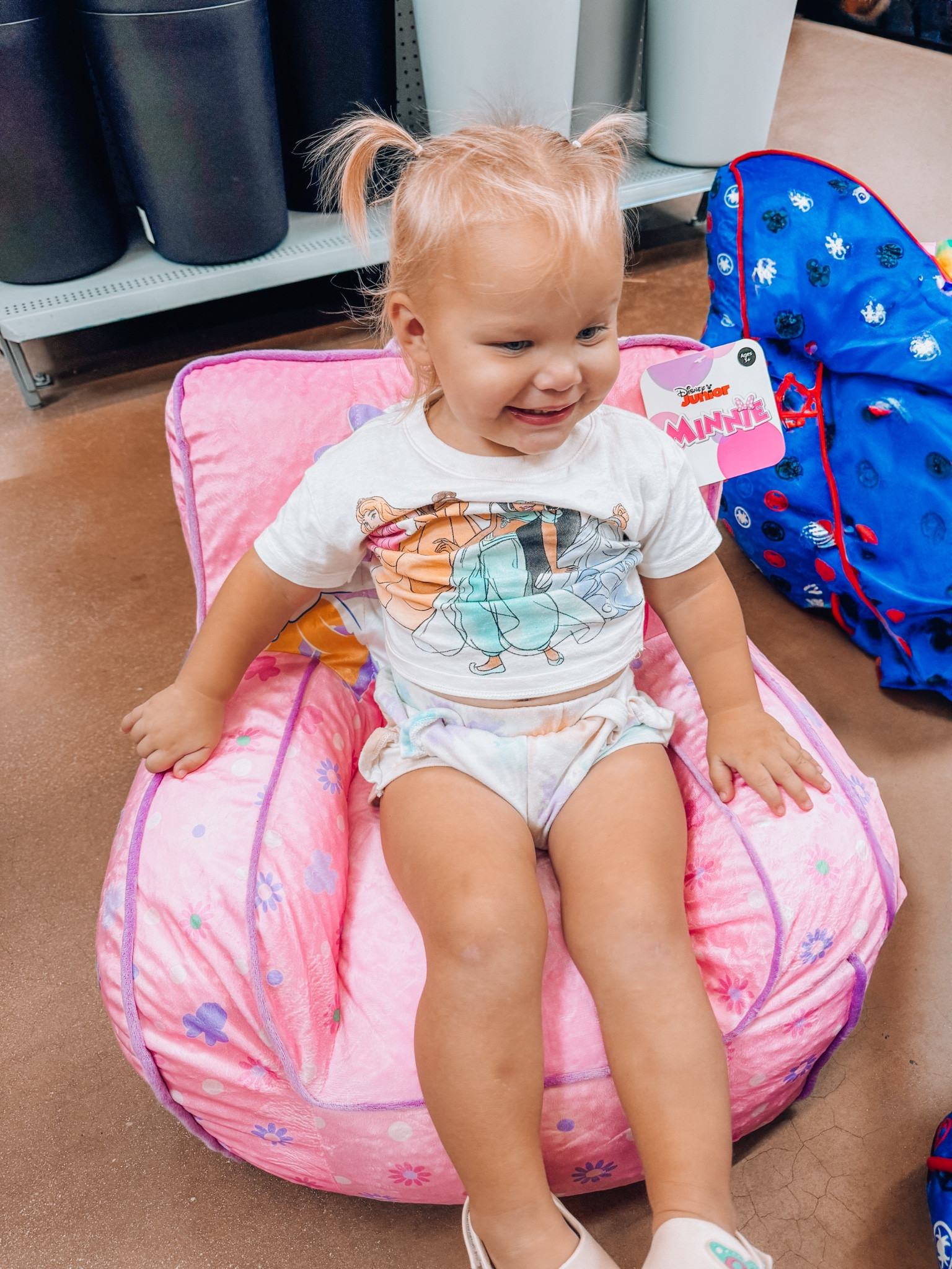 Toddler bean bag chair! ❤️

Bean bag chair for toddlers, kids bean bag chair, Walmart bean bags, Walmart toddler bean bag chairs, Walmart finds 

#LTKFindsUnder50 #LTKBaby #LTKKids