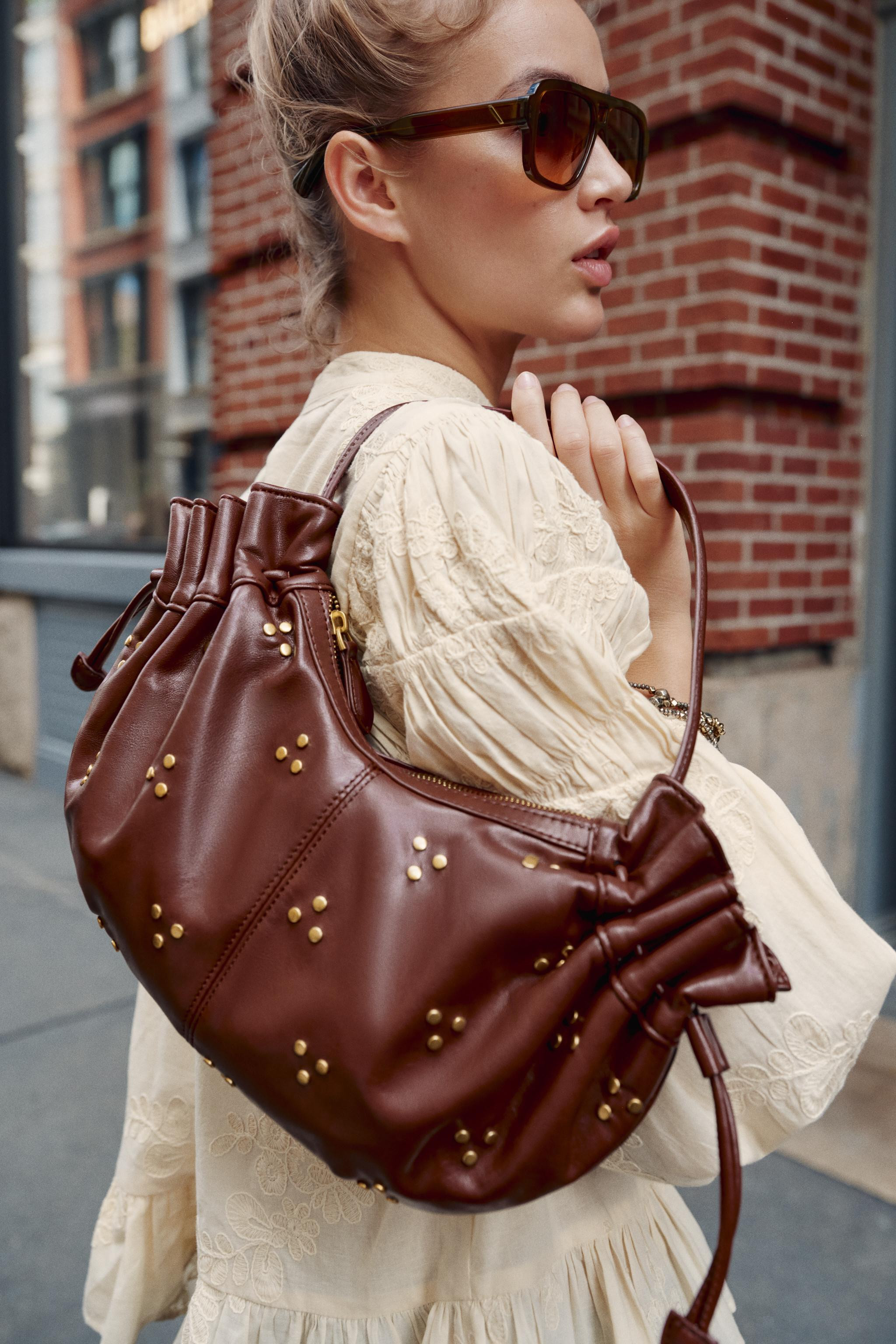 STUDDED GATHERED SHOULDER BAG | Zara NL