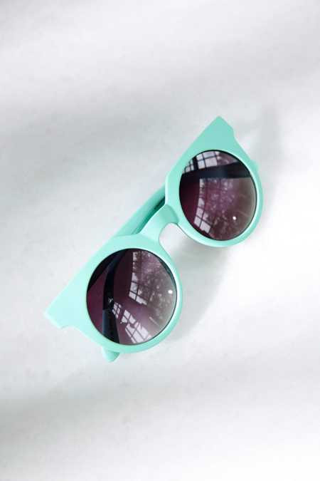 Quay Frankie Sunglasses | Urban Outfitters US