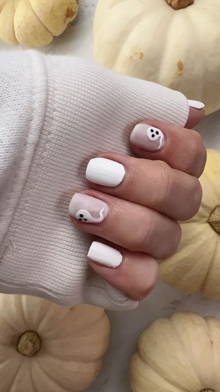 Cute milky matte ghost accent mani for Halloween 👻
Halloween nails | OPI nail polish | white Halloween nails


#LTKVideo #LTKHalloween #LTKbeauty