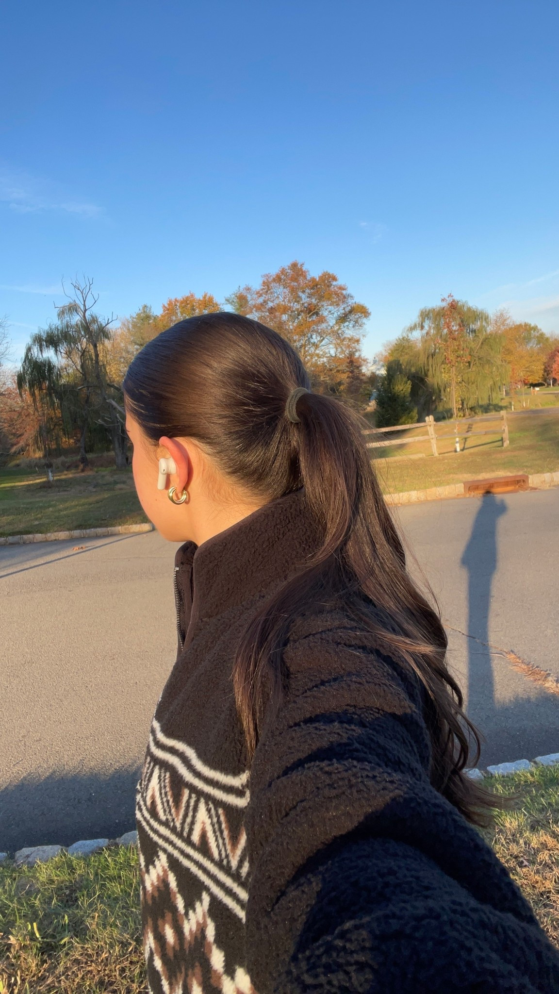 sherpas 🤝🏻 walks in autumn #sherpa #oldnavysherpa #fallsherpa