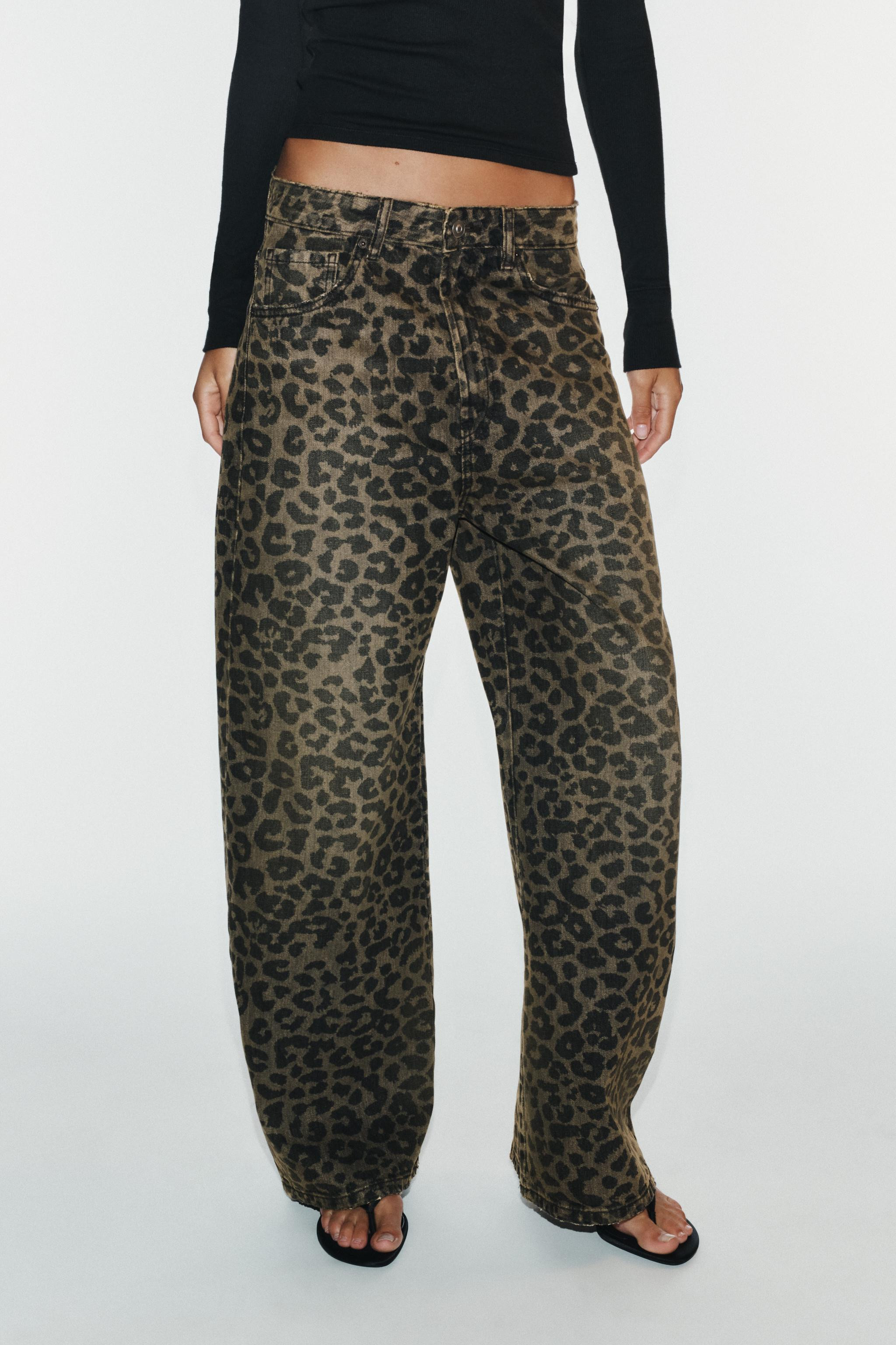 MID RISE - BAGGYMid-rise printed jeans with belt loops and five pockets. Front zip and metal butt... | Zara US