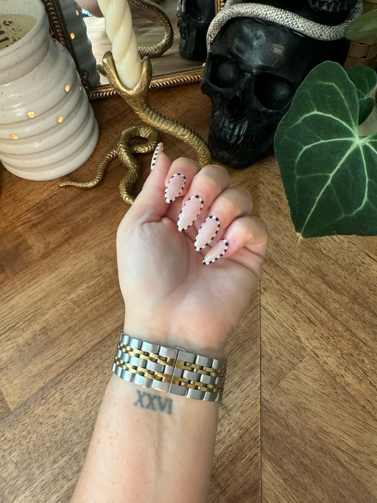 Beetlejuice vibes
🖤🤍🖤🤍


#LTKSaleAlert #LTKSeasonal #LTKBeauty