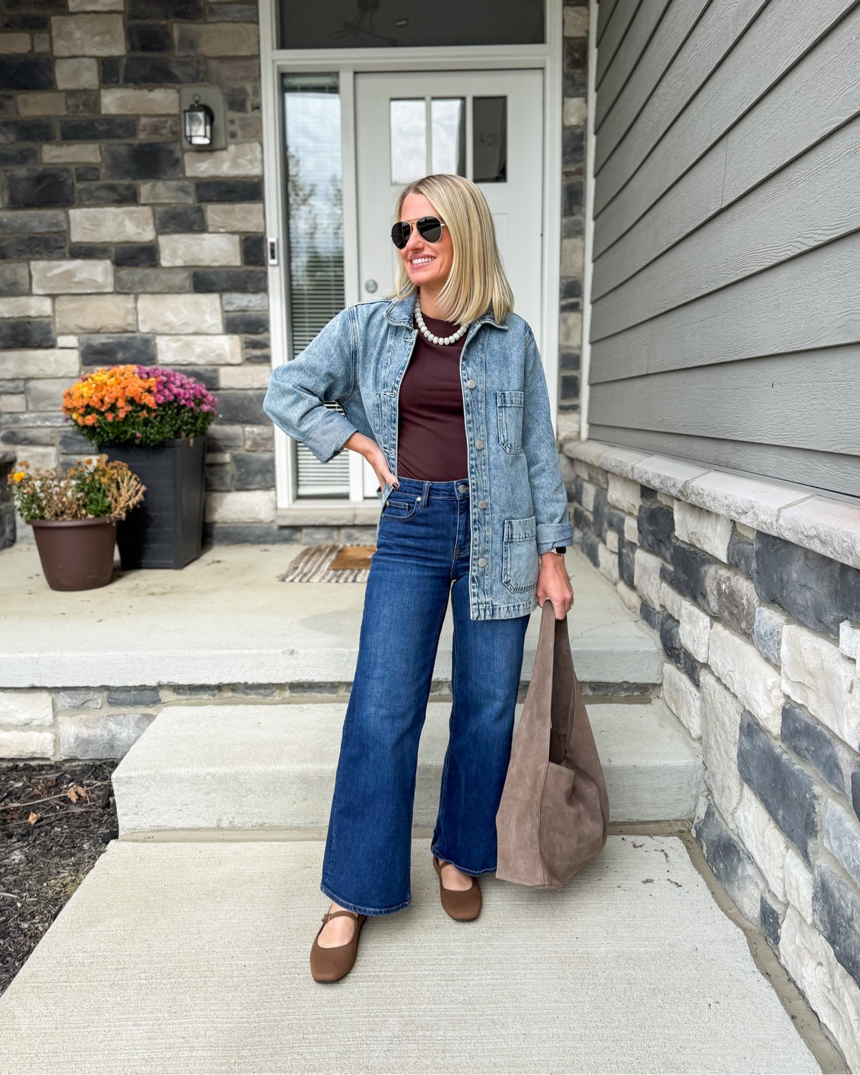 I’ve been loving this chore jacket from @quince! It’s been my go to layer this fall! 
Jacket- xs
Jeans- 25/short
Top- small