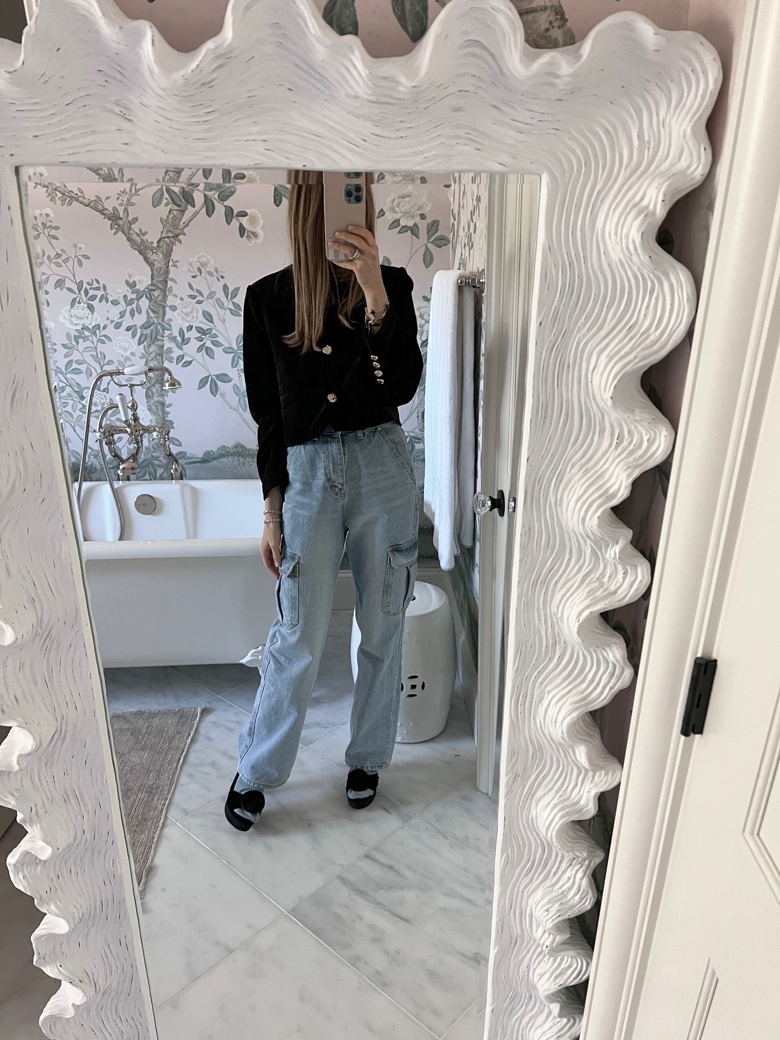 Easy fall outfit idea! Black cardigan with cargo jeans and platforms 

#LTKstyletip #LTKSeasonal #LTKshoecrush