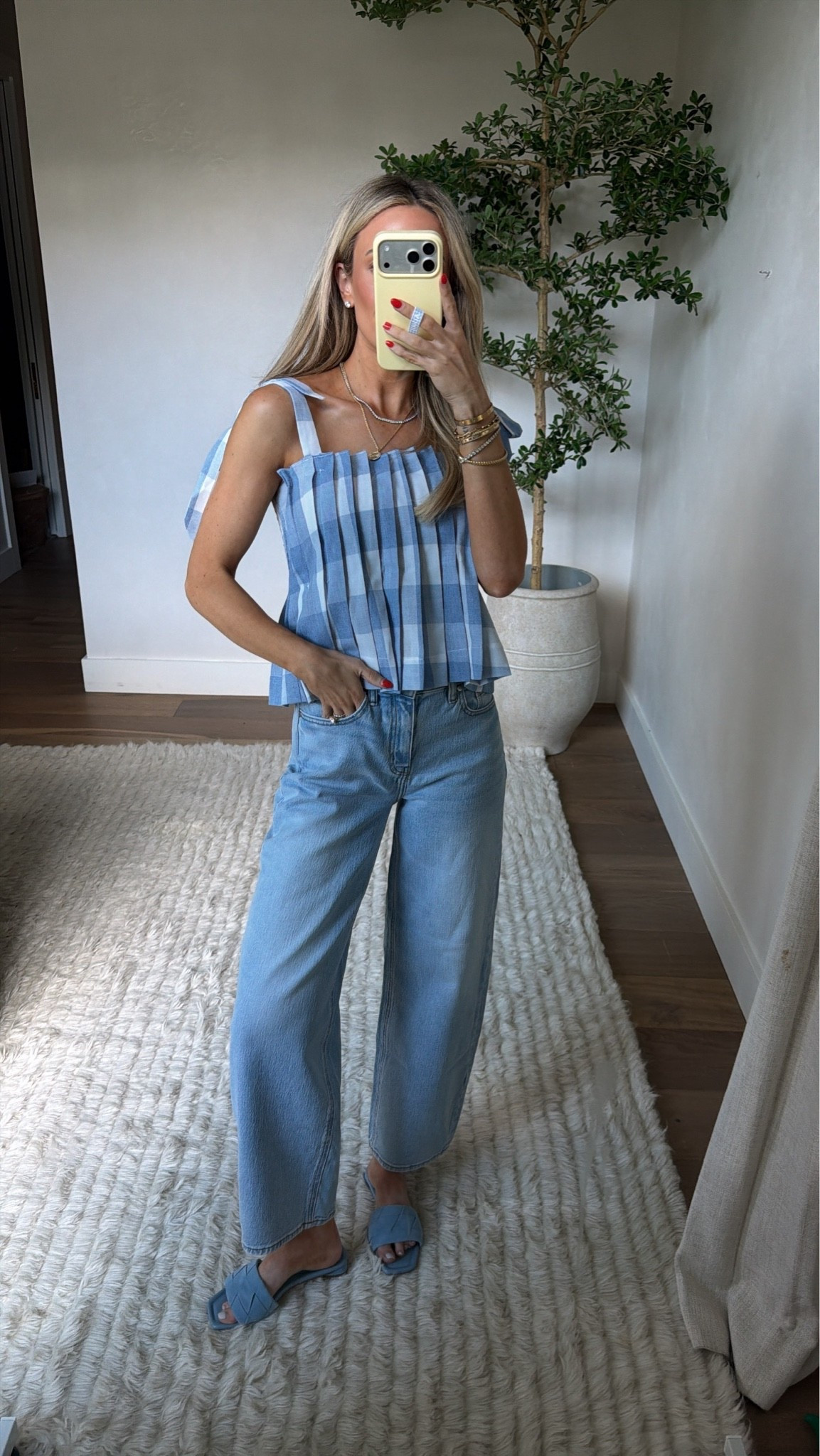 Wearing 25 in jeans 
XS in tank