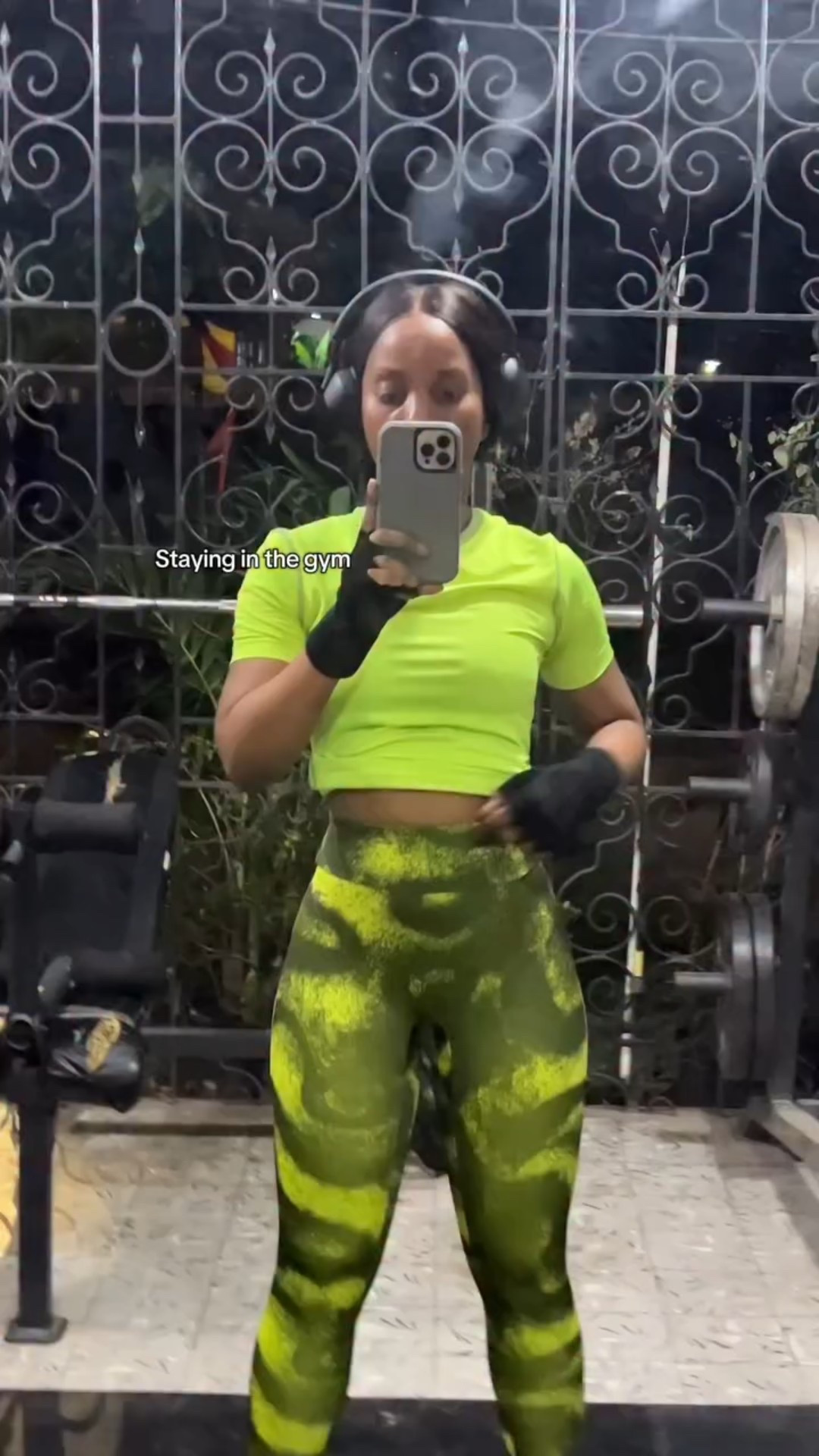 Grinding in the gym💪🏽 even though I’m so bloated rn because…ladies time🥲