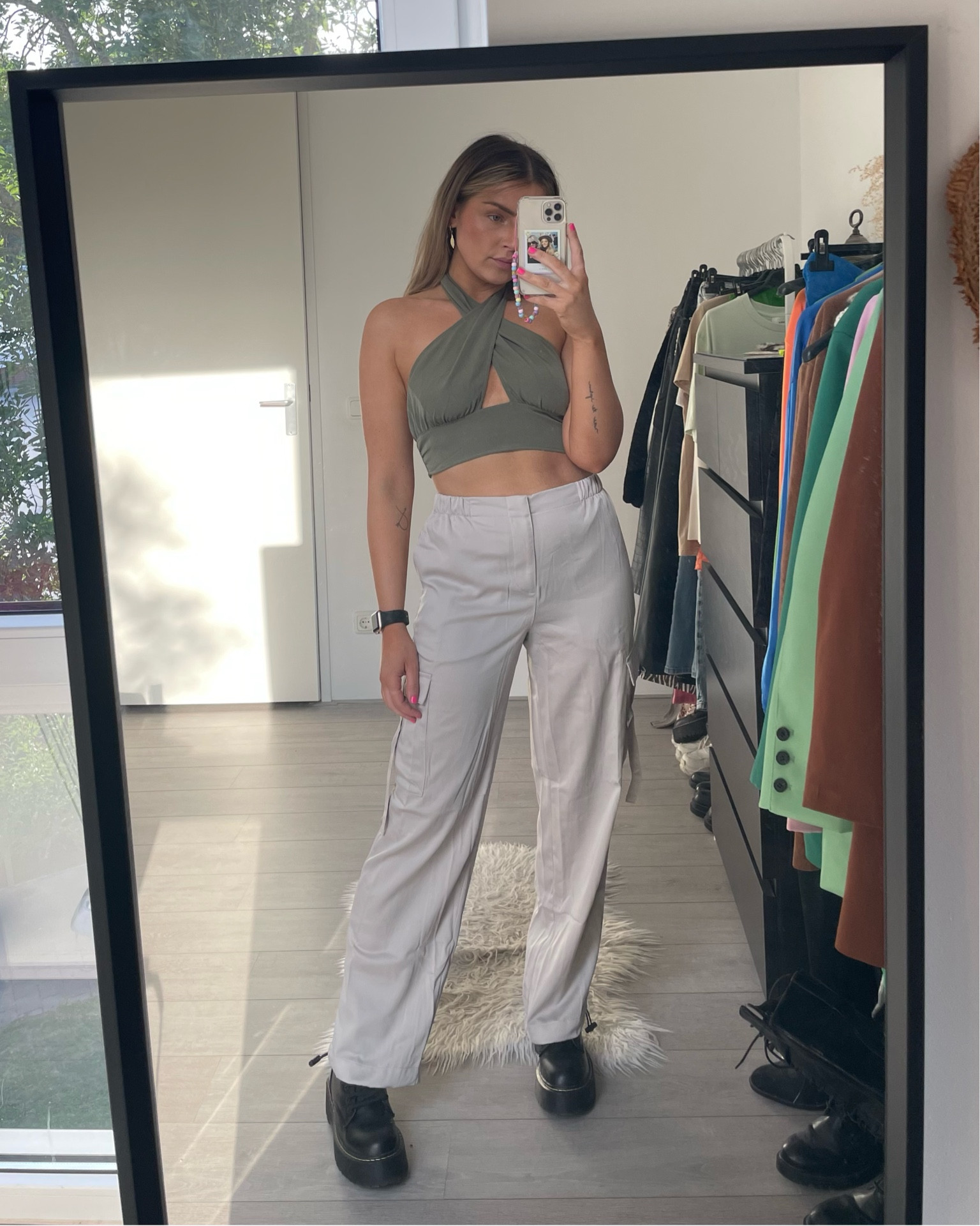 Neutrals by H&M: kaki cropped halter top with beige utility cargo pants 🫶🏻

#LTKunder50 #LTKstyletip #LTKeurope