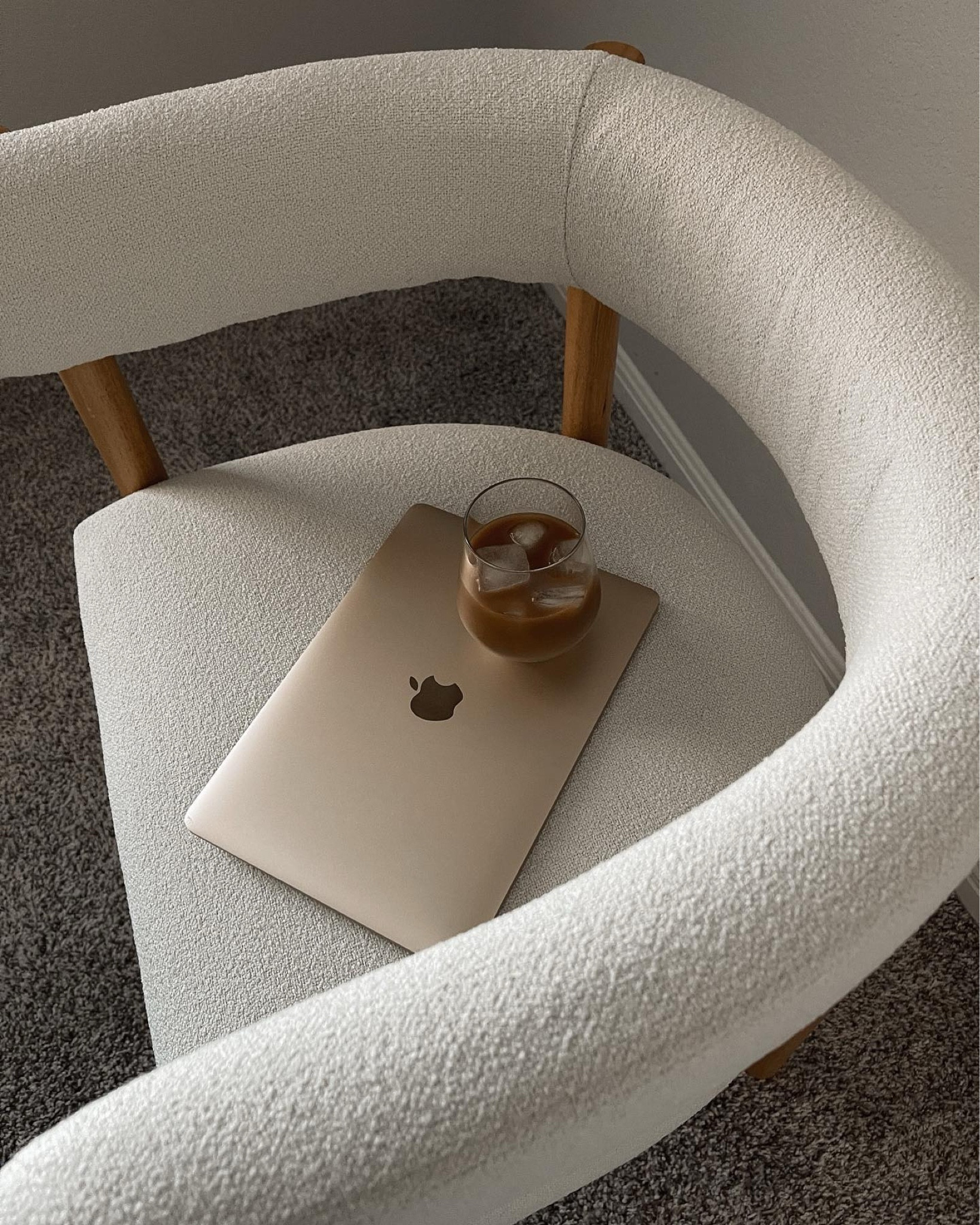 I am obsessed with the chair. So comfortable and aesthetic. A desk chair for my home office.



#liketkit #LTKhome #LTKFind #home #aesthetic #officedecor
@shop.ltk
https://liketk.it/3Zylq