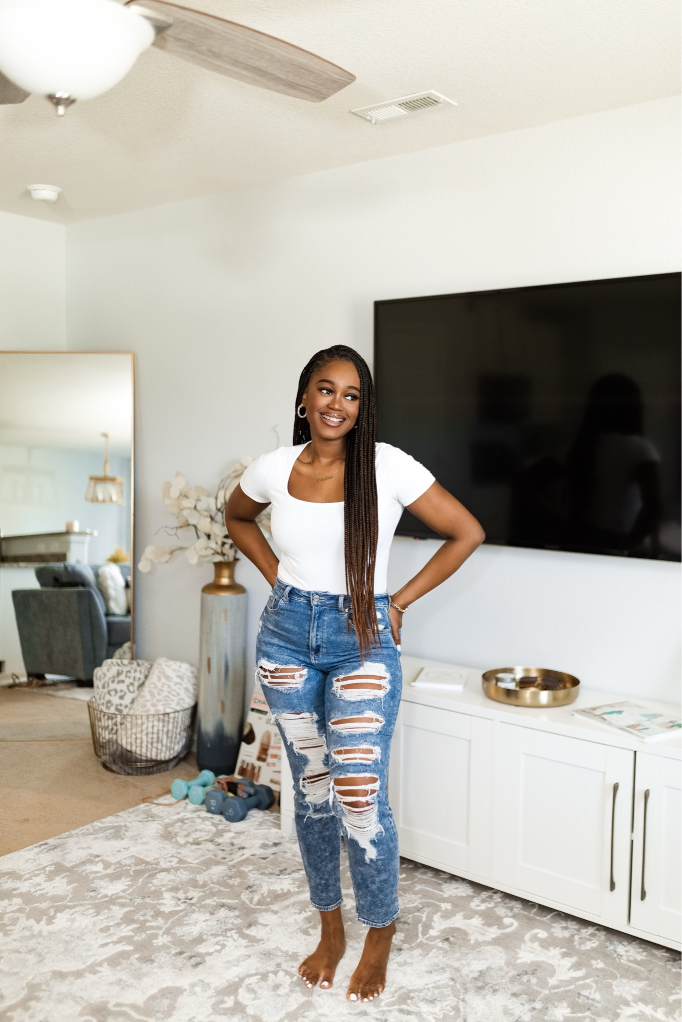 Spring outfit & peep into my living room 
Top: size medium 

#LTKSpringSale #LTKhome #LTKSeasonal