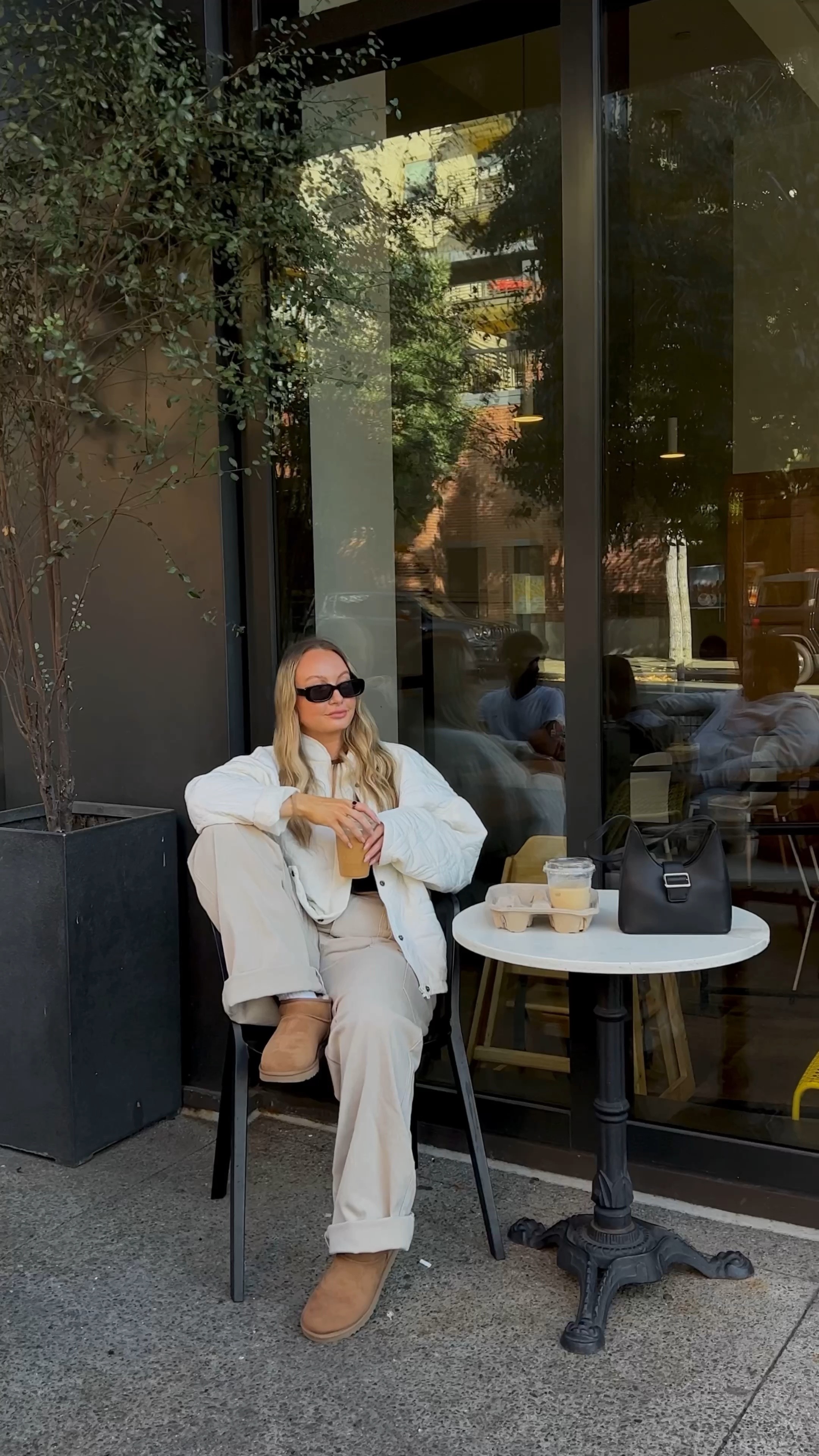 always down for a dirty chai latte ☕️

Fabletics quilted jacket - XL
lioness cargo pants - US 10
Ugg ultra mini boots - TTS
Cuts basic tee - M