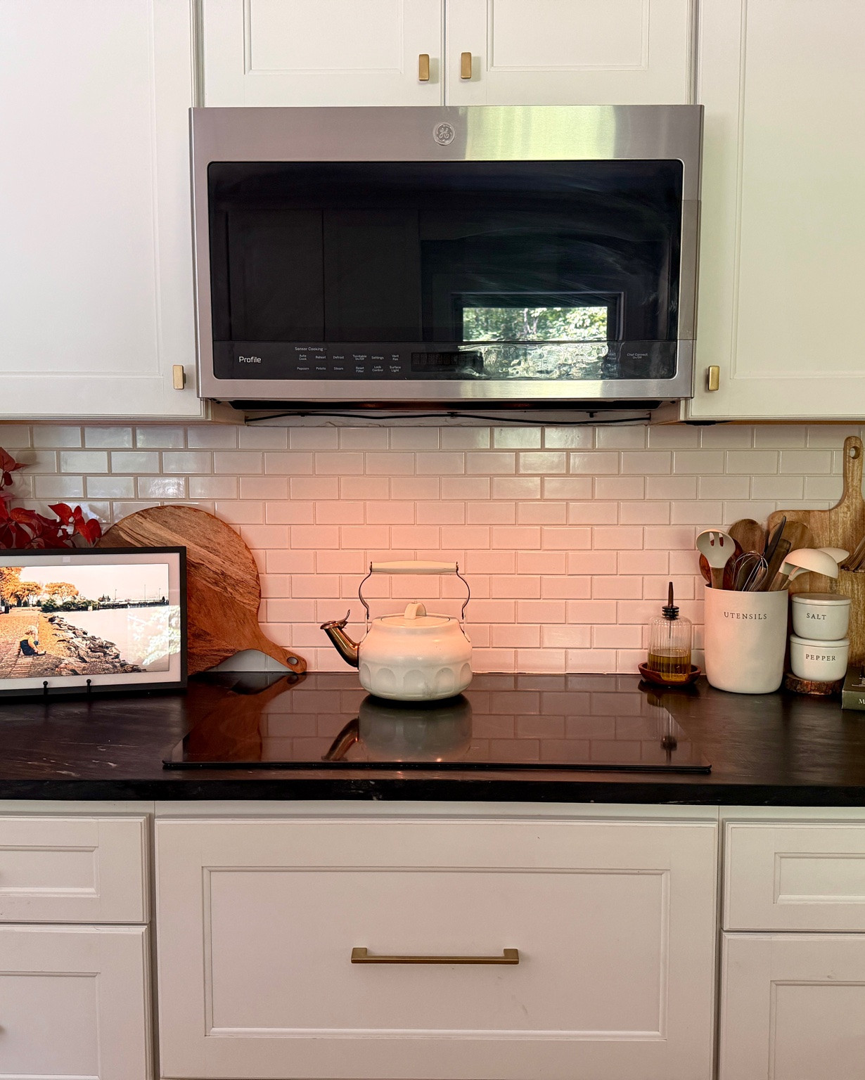 little cozy fall touches are slowly making their way into the new kitchen 🍂🤎 mixing warm wood, brass + a few seasonal pieces to make this space feel a little more like home. everything i can link is saved here!

#fallkitchen #cozyhome #falldecor #kitchendecor #cozykitchen

#LTKHome #LTKSeasonal #LTKSaleAlert