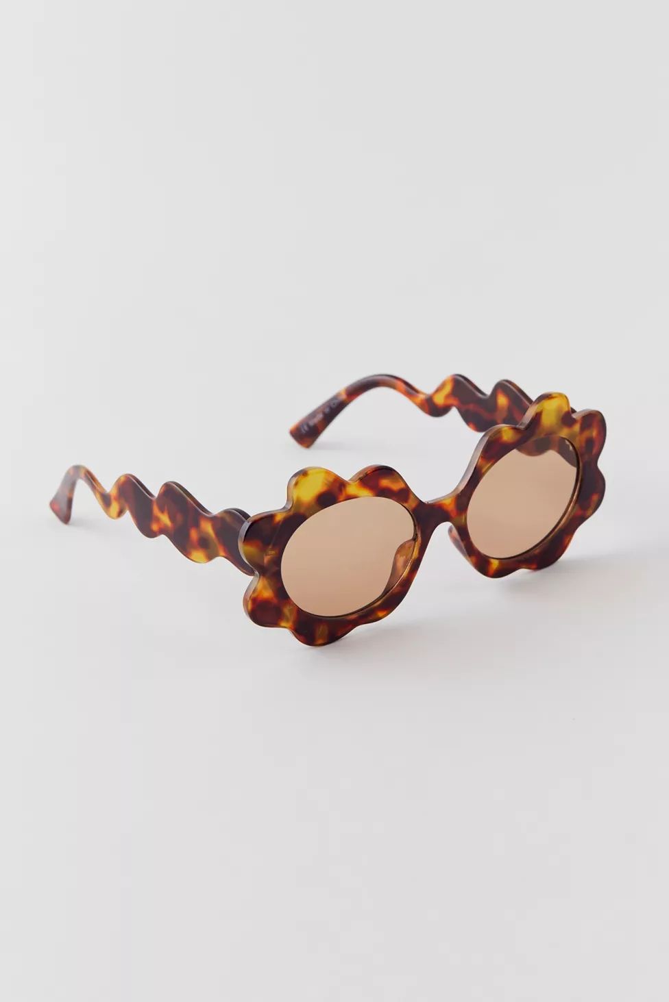 Wavy Oval Sunglasses | Urban Outfitters (US and RoW)