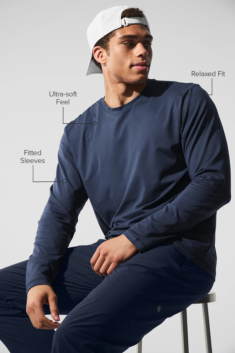 Conquer Reform Crewneck Long Sleeve - Navy | Alo Yoga (US)