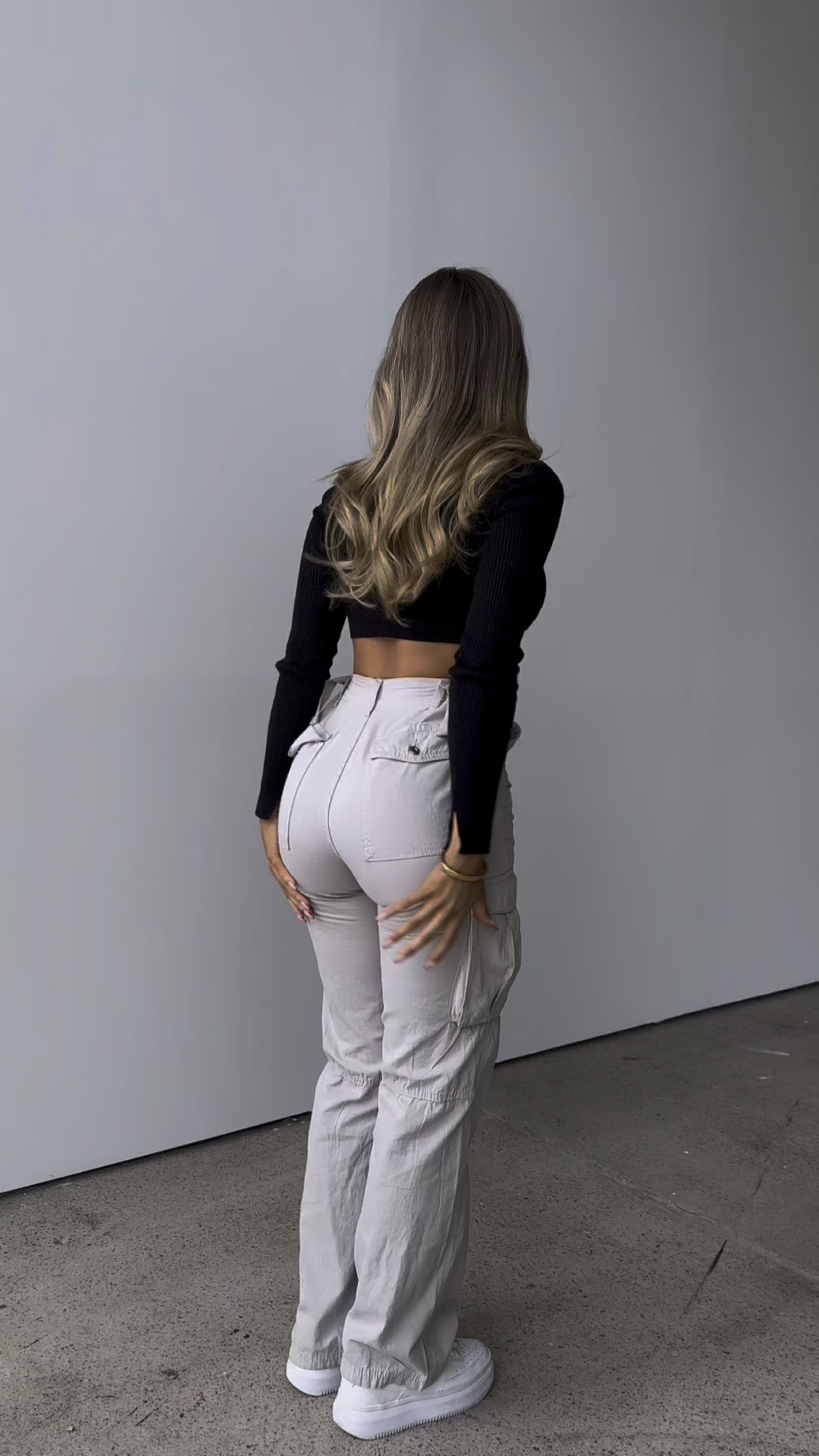 The best fitting cargos everr

#LTKVideo #LTKGiftGuide #LTKstyletip