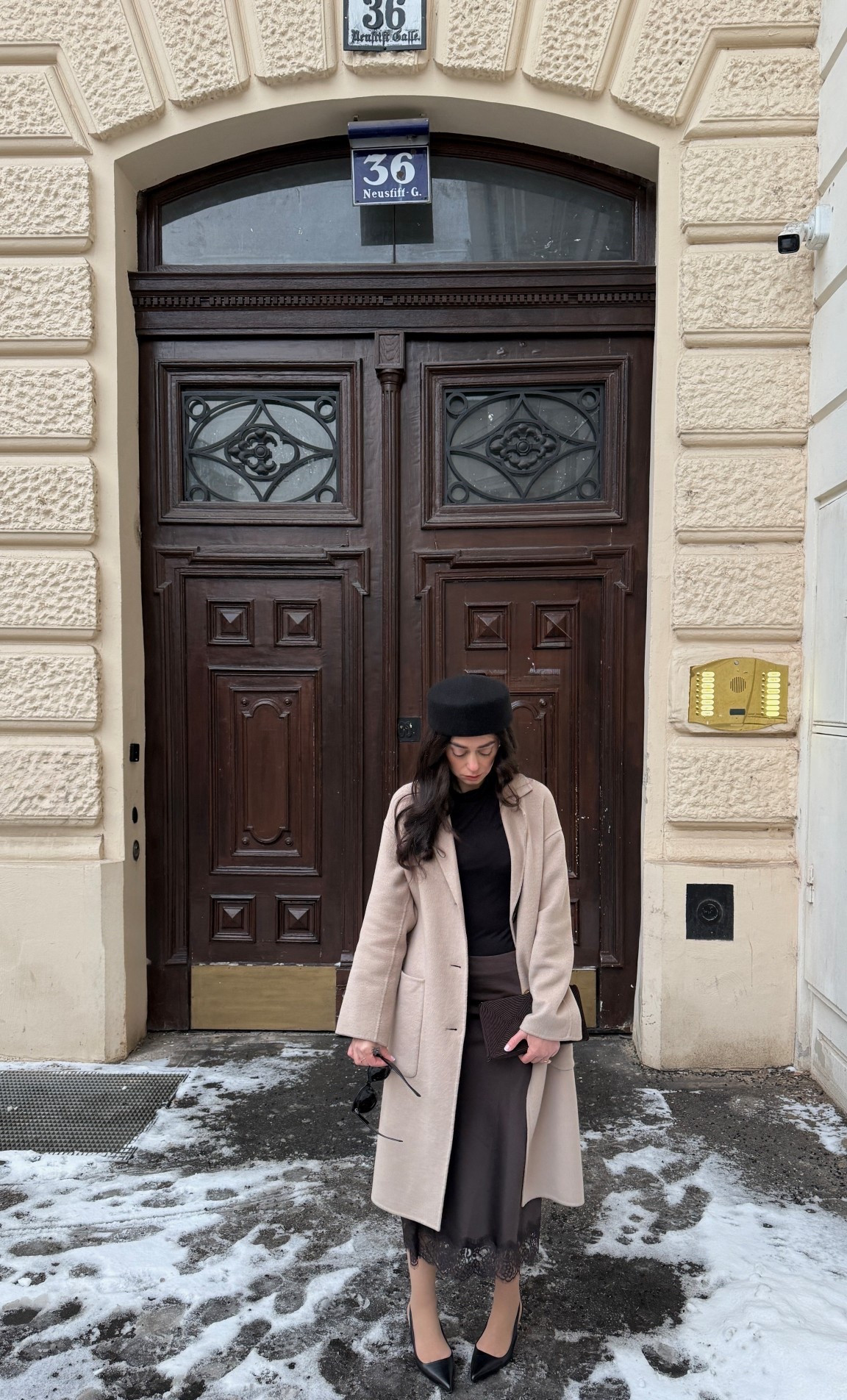 Coat: Zara
Top: H&M
Skirt: Zara
Heels: Jonak
Hat: Etsy
Clutch: Vintage

#LTKtravel #LTKwinter #LTKpetite