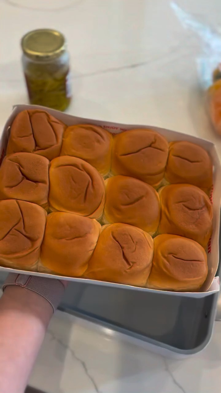 Okay completely made up this recipe and could not be more obsessed! Sooo yummy 🤭

👩🏻‍🍳Italian sliders recipe: 
-Layer salami, turkey, mozzarella cheese, and creamy Italian dressing onto some Hawaiian buns 
-Cook for 15-20 mins at 375 (preferably in your favorite @caraway_home baking dish 🫶🏼)
-Chop up banana peppers, tomatoes, red onion, peppers and some lettuce to top with afterwards 
-Enjoy ☺️ 

#easyrecipes #cooking #homemade #sliders #toddlermom cooking at home | easy dinner ideas | Italian slider recipe | pregnancy cravings | cook with me