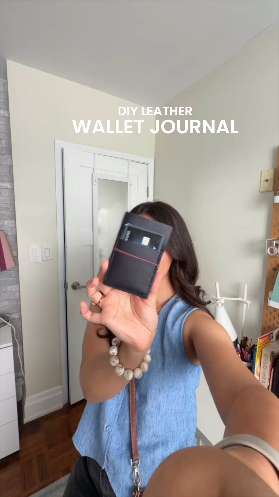 THE wallet for journal lovers 🙈

I love the fact that this “journal” is so mini and that the cards fit in the front cover so I can quickly access them when needed! Also amazed how well this pocket turned out considering it was my first time ever stitching leather….it took some time to get into the groove with it but once I did, it came together nicely.

What do you think? Would you ever want a wallet-sized journal? 👀