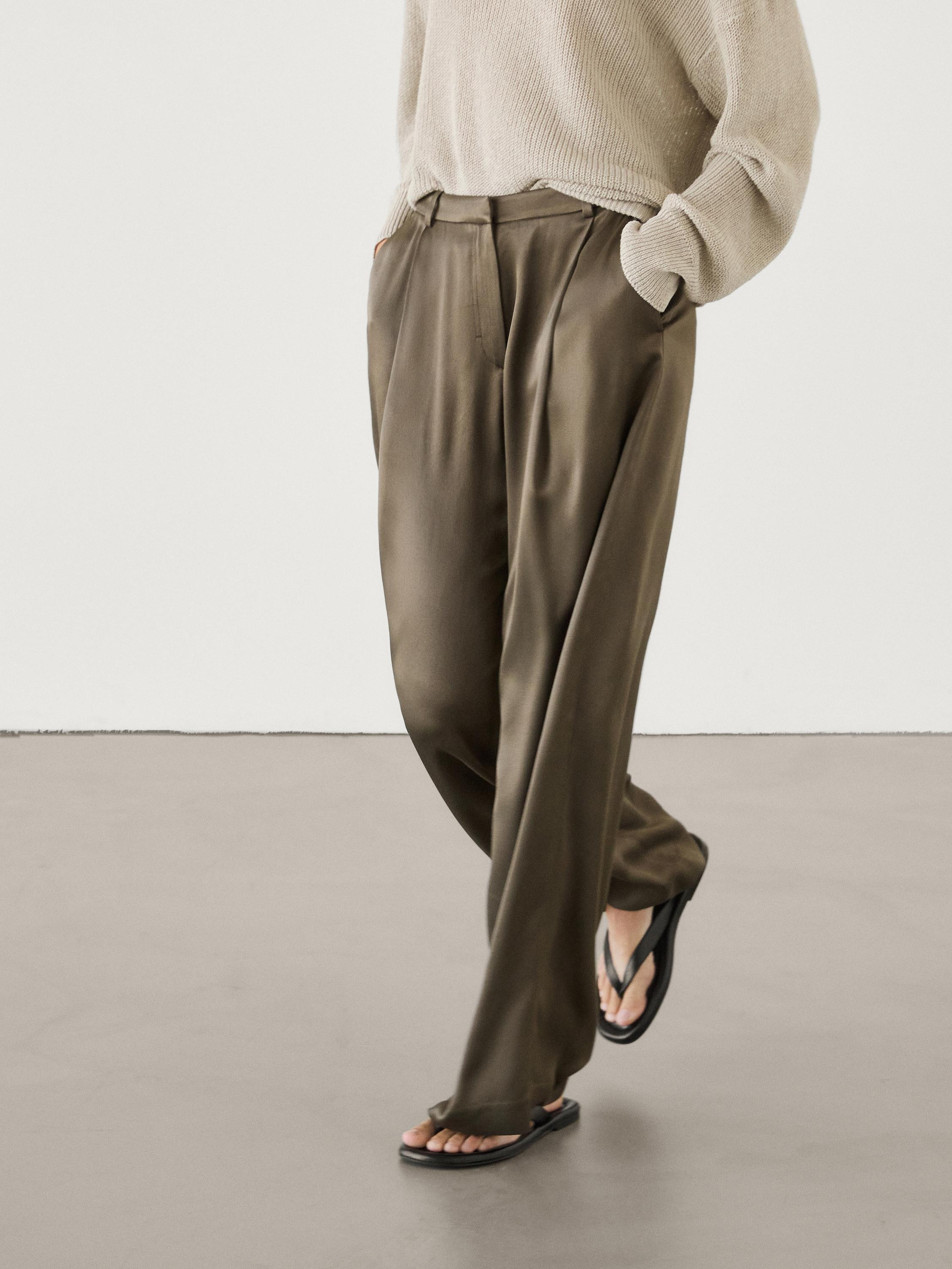 Wide-Leg-Hose in Satinoptik mit Bundfalten | Massimo Dutti DE