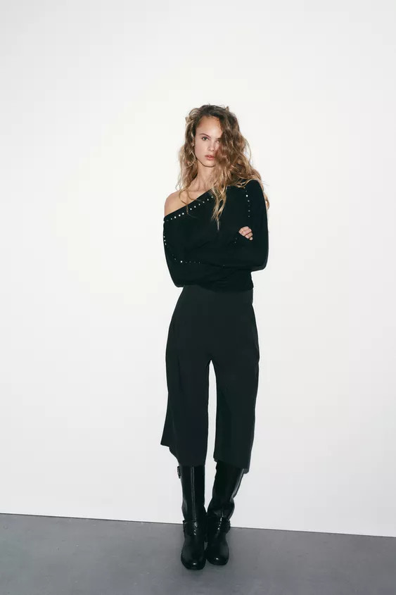 T-SHIRT MIT NIETEN UND LANGEN ÄRMELN | Zara DE