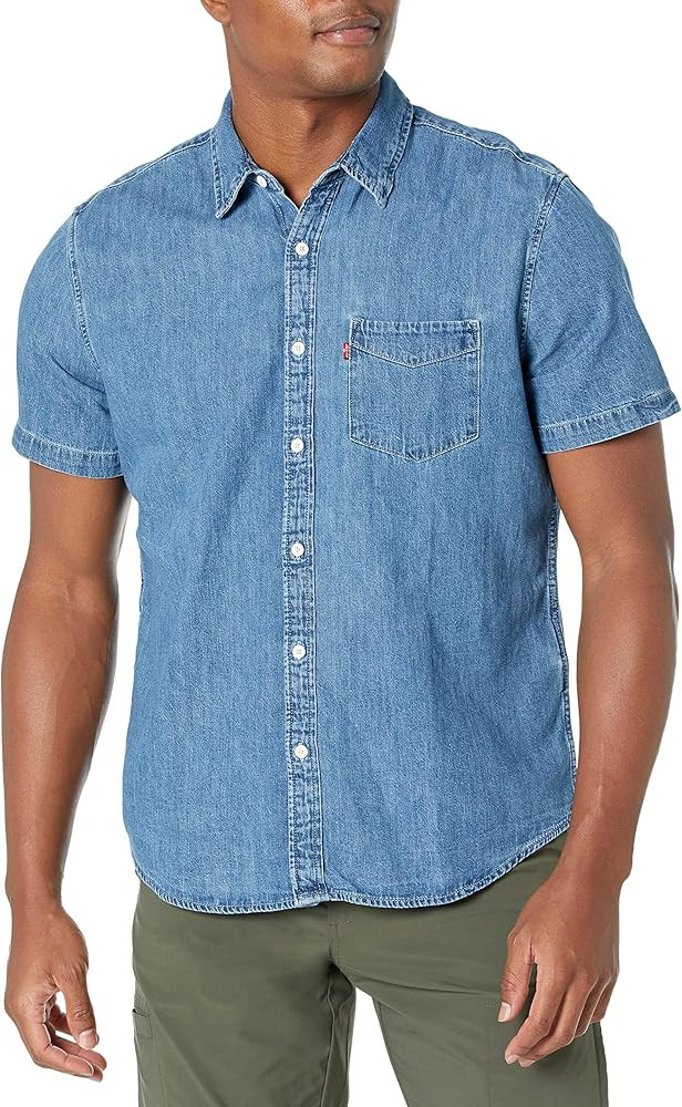 Levi's Men's Classic 1 Pocket Short Sleeve Button Up Shirt (Also Available in Big) | Amazon (US)