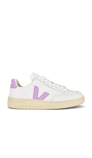 Veja V-12 Sneaker in White. - size 40 | Revolve Clothing (Global)