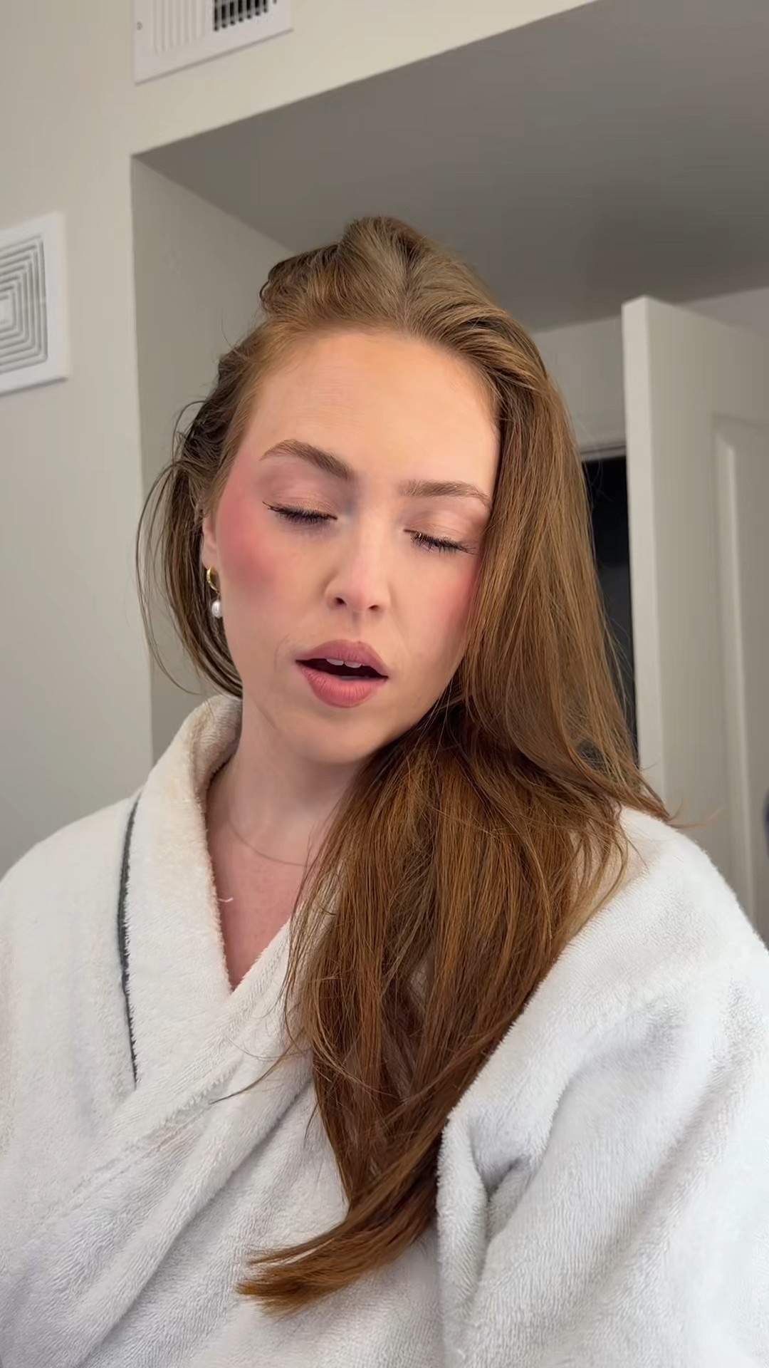 Get unready with me at 7pm bc I’m hooked on ACOTAR 

#LTKvlog #LTKgrwm