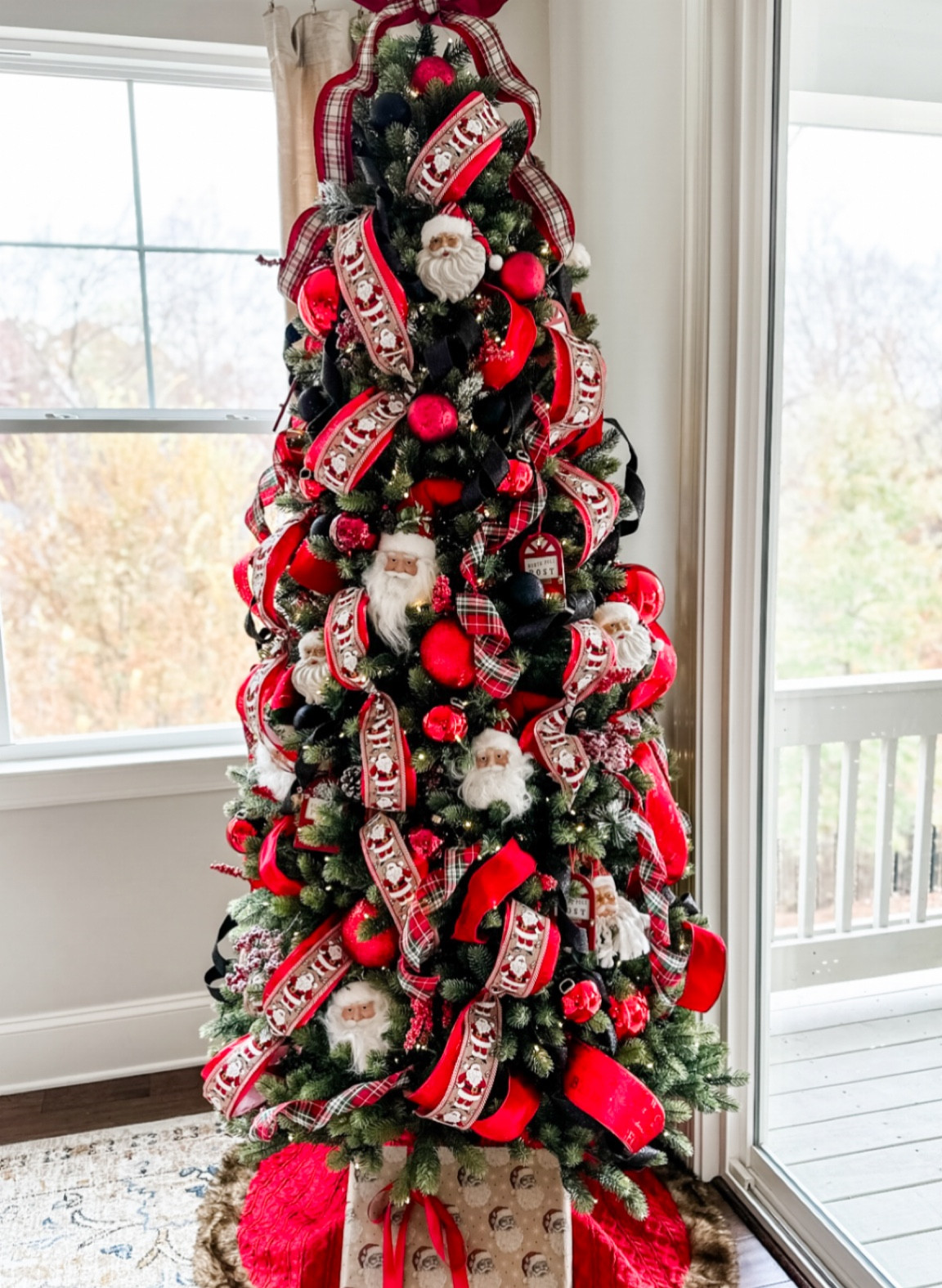 Santa themed tree!

#LTKSeasonal #LTKHoliday #LTKhome