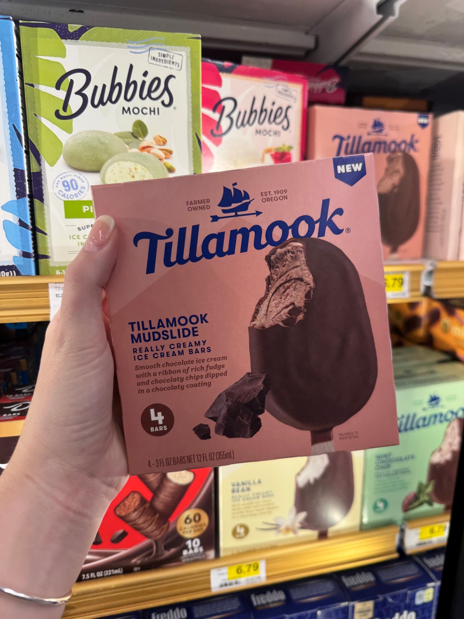 Found that my favorite ice cream flavor now comes in ice cream bars!!😍😍