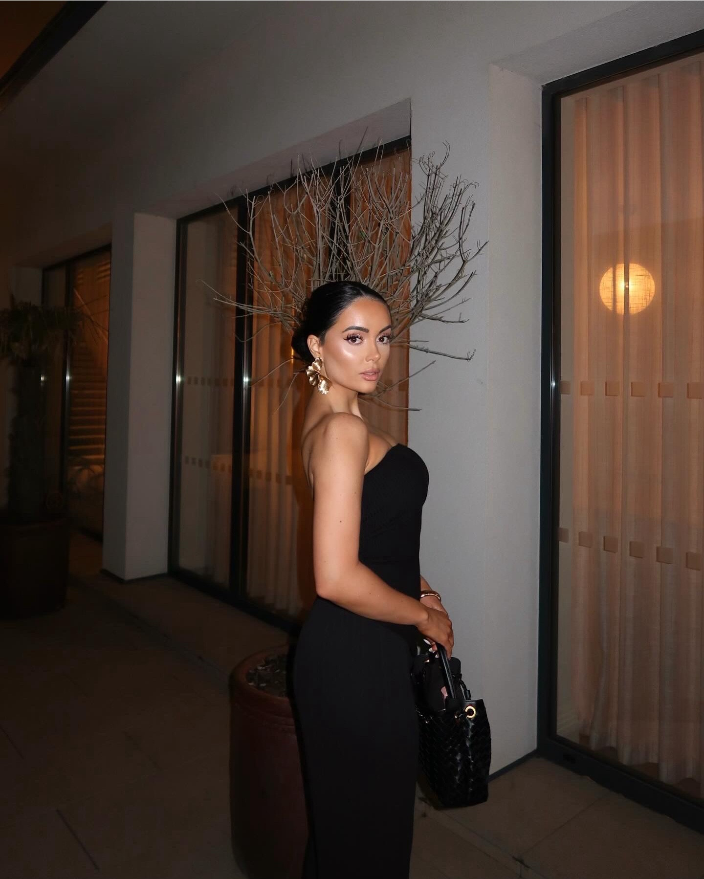 Hair up and oversized earrings >>>>

Summer outfit , holiday outfit , outfit ideas , outfit inspo , Plisse trousers , wideleg trousers , tie waist trousers , Zara , mango , hm , H&M , black outfit , all black outfit 

#LTKstyletip #LTKsummer #LTKuk