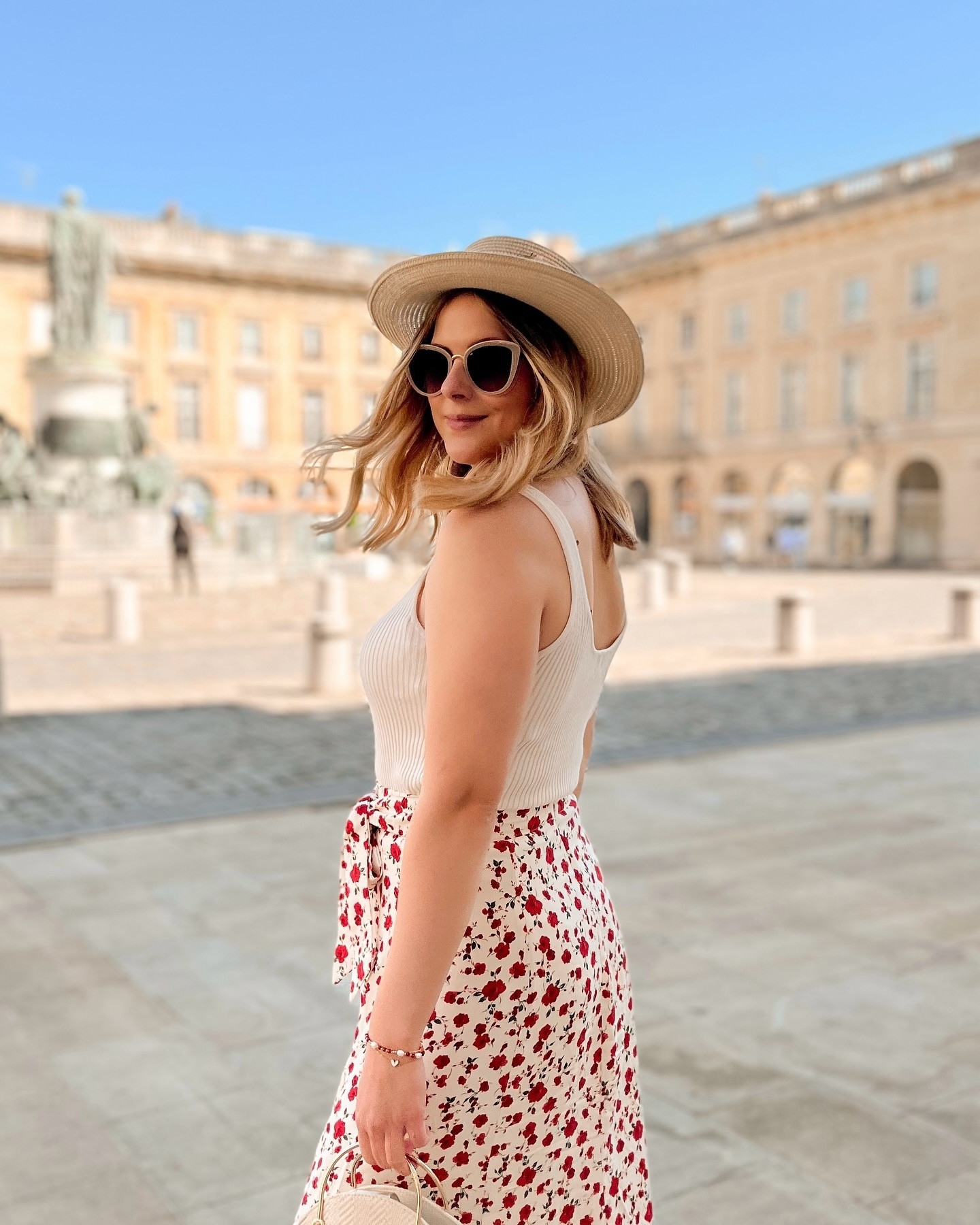 Essayer de faire revenir le le soleil avec cet imprimé @saaj_paris. Vous aimez ? 🤍 🍒

Écrivez “OUTFIT06” et je vous envoie un message privé avec les liens directs de mon look (tout est de la collection actuelle) 💌

📌 Enregistre le post pour le retoruver à tout moment !

#prespringinspo #springvibes #tendancesprintemps #springoutfit #springlook #lookdeprintemps #springfashion #springstyle #midseasonoutfit #springideas #printempsété #printemps2024 #springlooks #springoutfitidea #springoutfitideas #springoutfitinspo #springootd #tenueprintemps