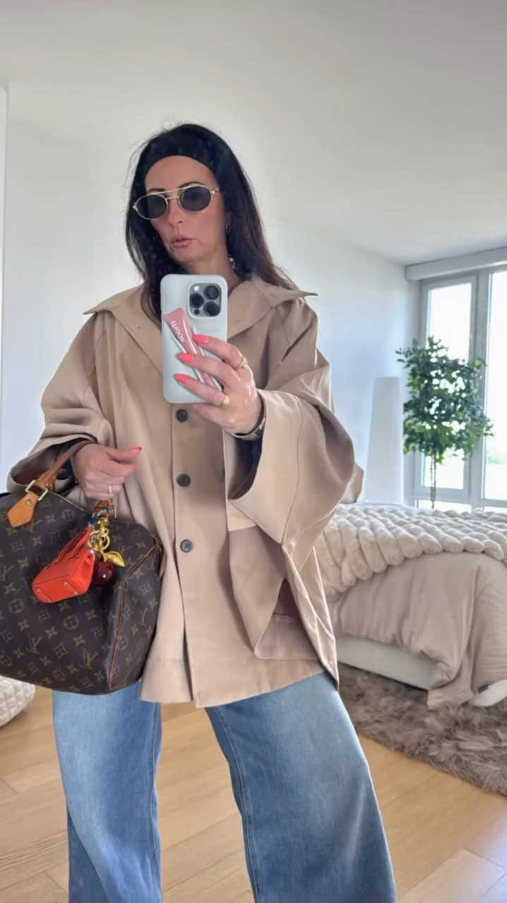 From NYC Late Nights 🍸🌃 ➡️ NYC Days …
Outfit Linked In My @shop.ltk link ! Here is the link for the cape !!

https://rstyle.me/+1ByCfWUzvdZTzfoRbmDqzQ

#fashioninfluencer #celebrityfashionstylist #shopltk #mıumıu #nycliving #nyc

#LTKU #LTKFindsUnder50 #LTKFindsUnder100