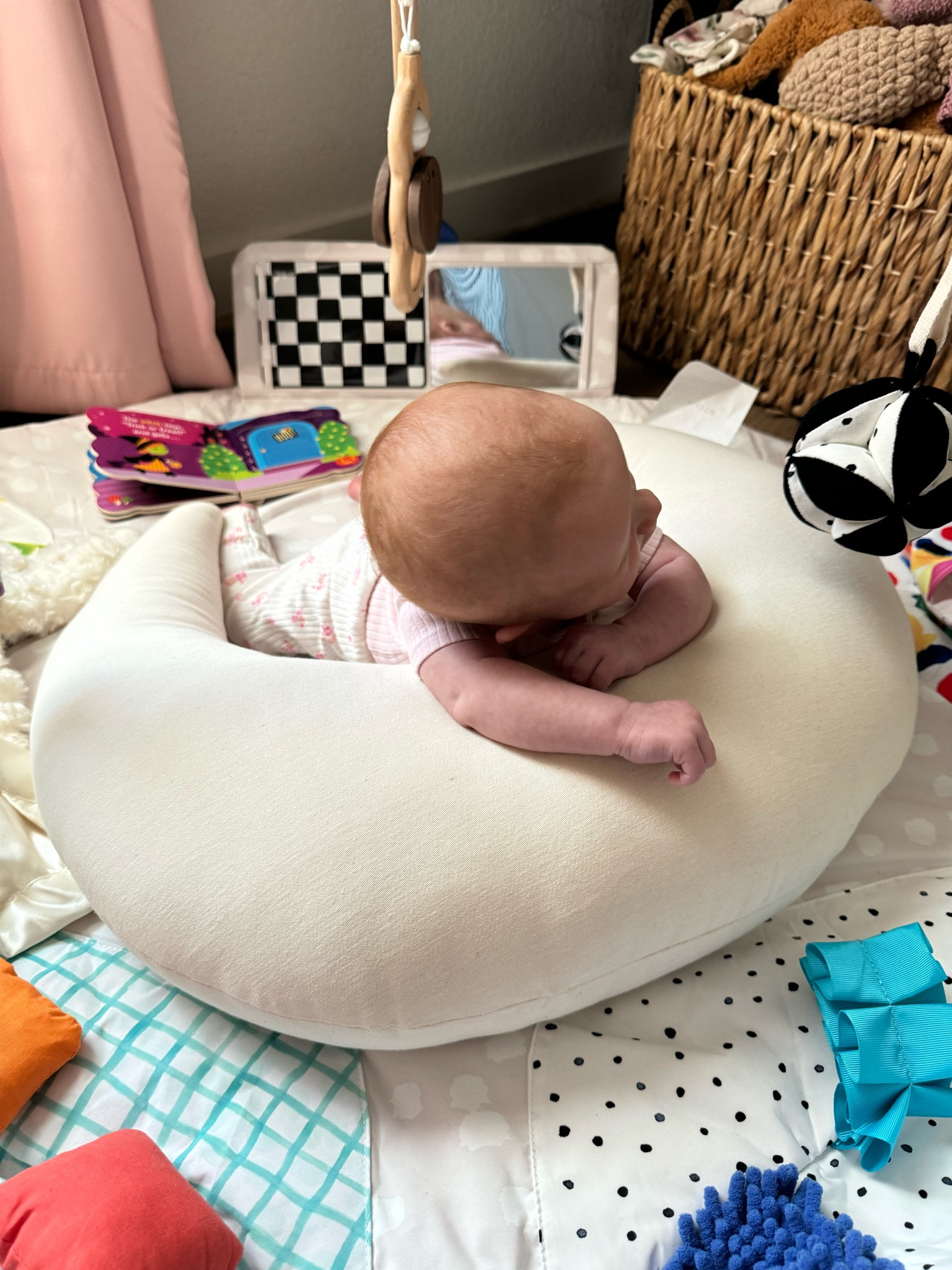 tummy time favorites 

@snuggleme
@lovevery 