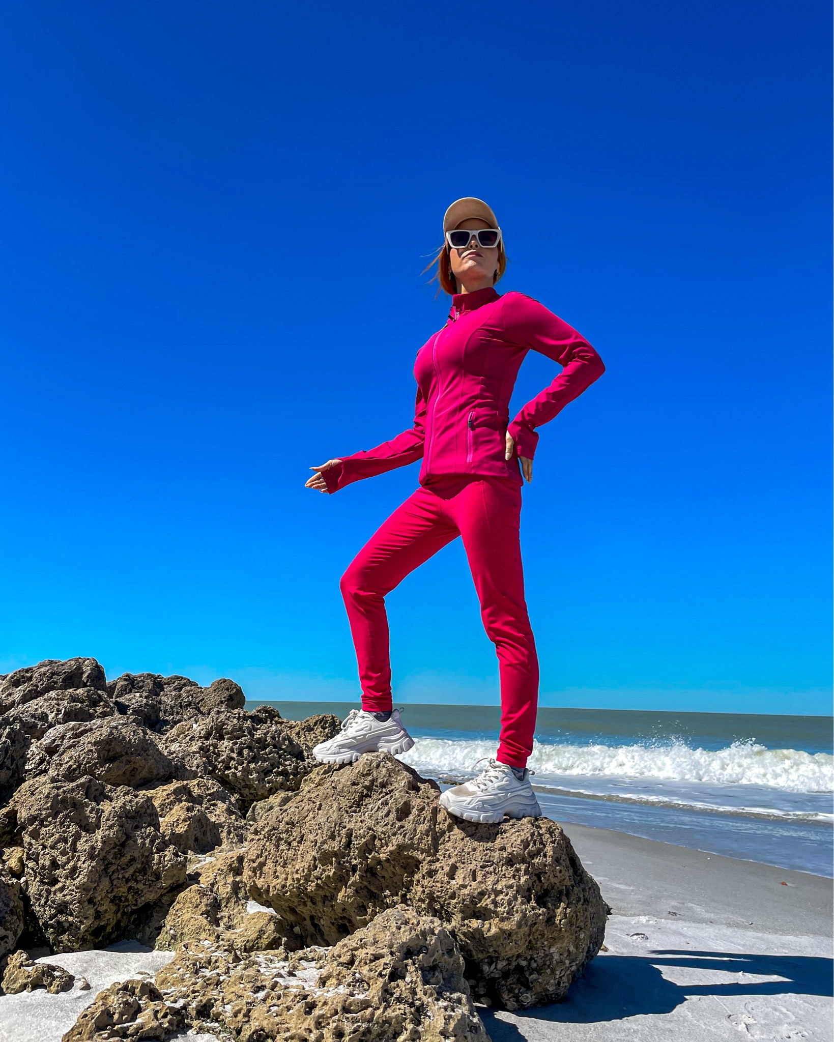 Wore this set comfy work out outfit to kayak and walk on the beach during spring time in Florida when it gets a little chilly. So the fleece lining was absolutely perfect and kept me warm.