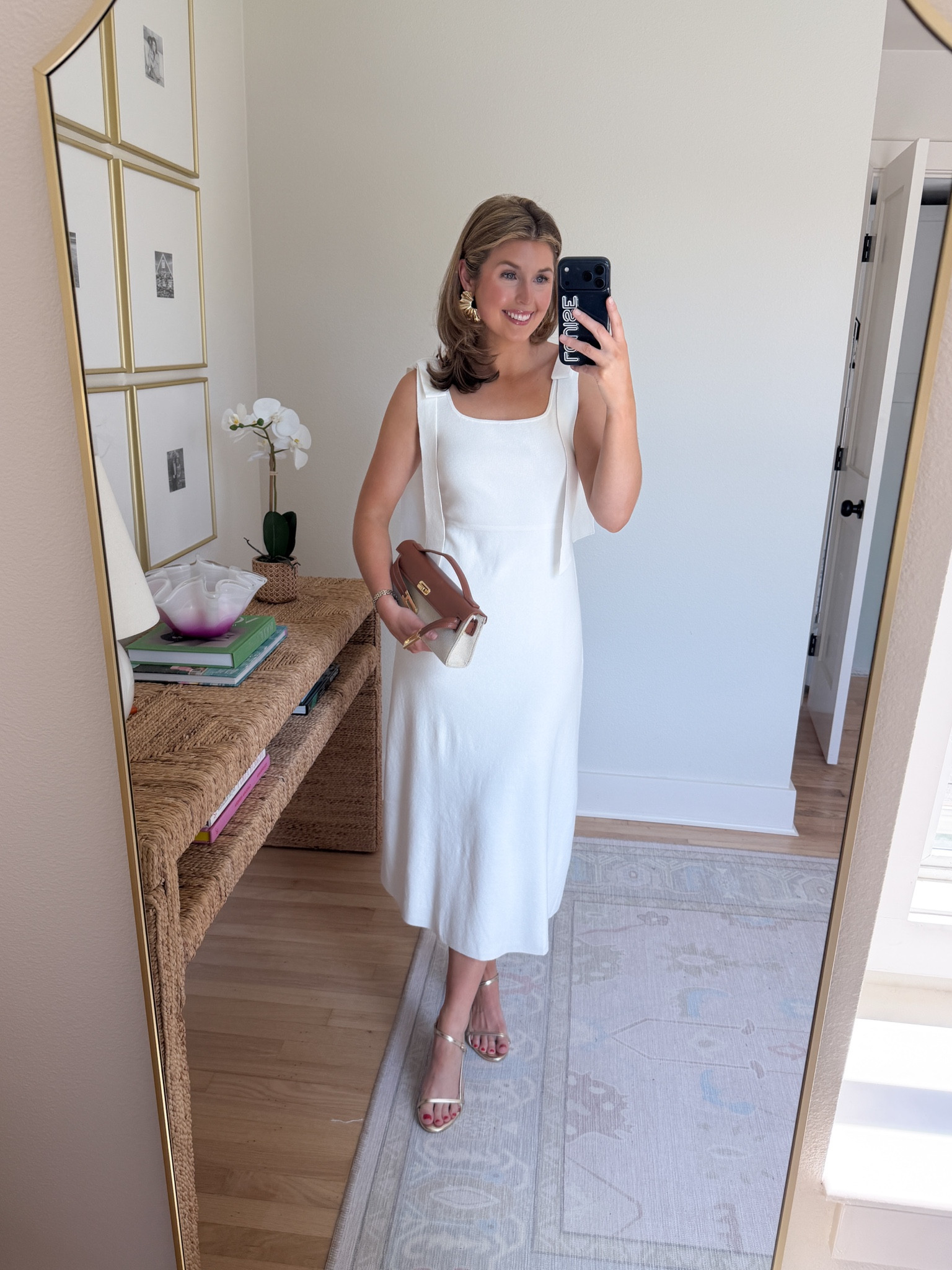 White midi dress for spring and summer! Wearing a S