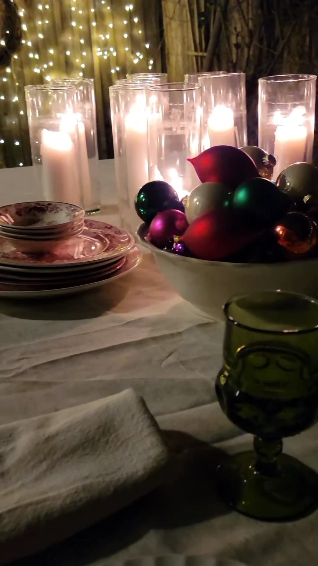 A vintage Christmas Tablescape.

#redtransferware
#tabledecor
#vintagechristmas
#LTKHome


#LTKParties #LTKHoliday #LTKSeasonal