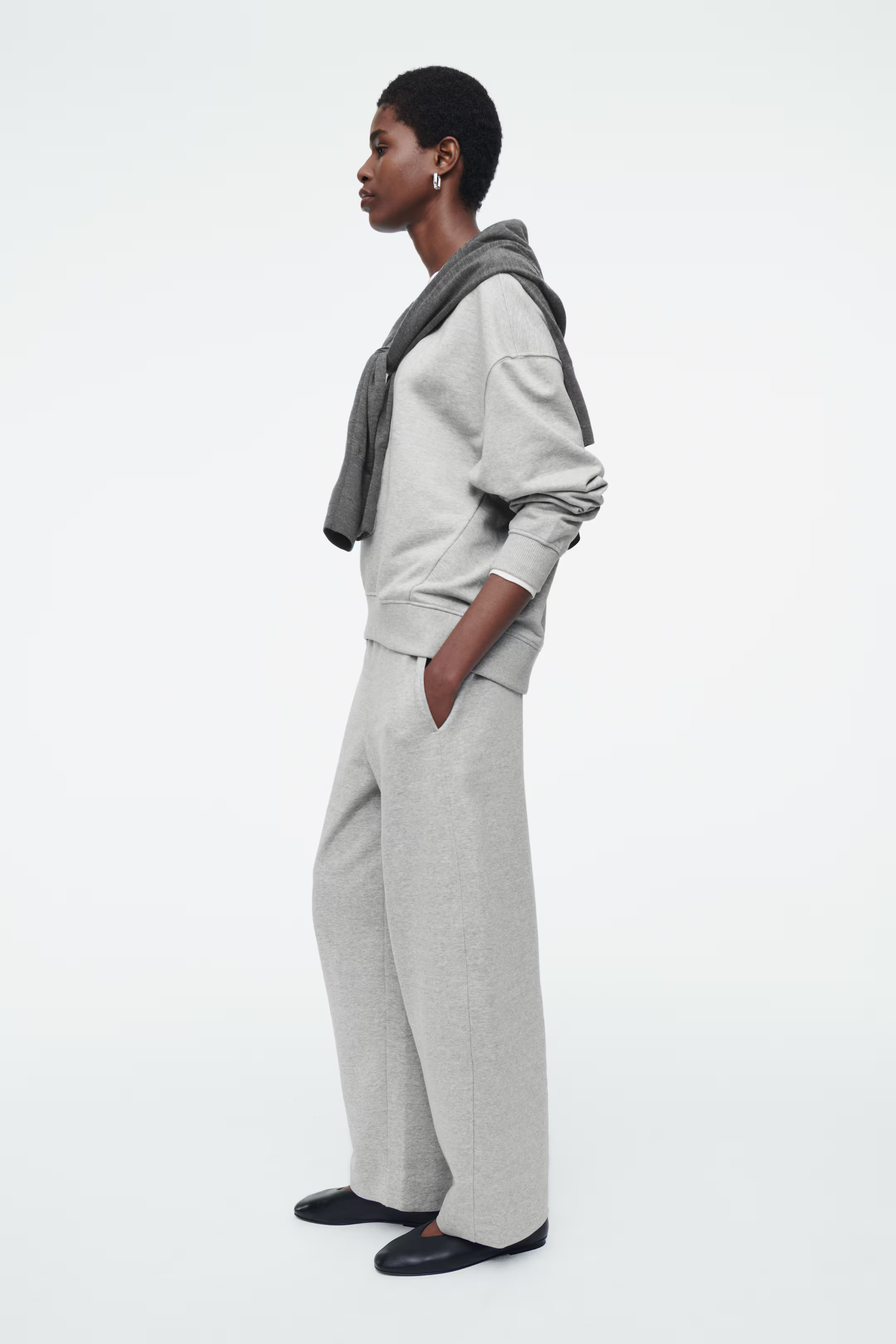 BARREL-LEG JOGGERS | H&M (UK, MY, IN, SG, PH, TW, HK)