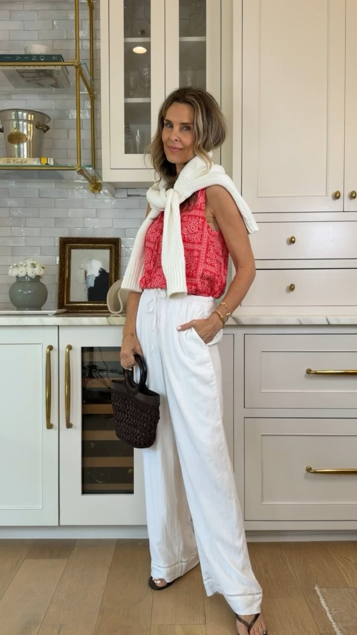 I’m 5’6’’ wearing size XS
-top is on sale now @Gibsonlook 
-linen pant on sale now @abercrombie

#LTKootd #LTKOver40 #LTKSaleAlert