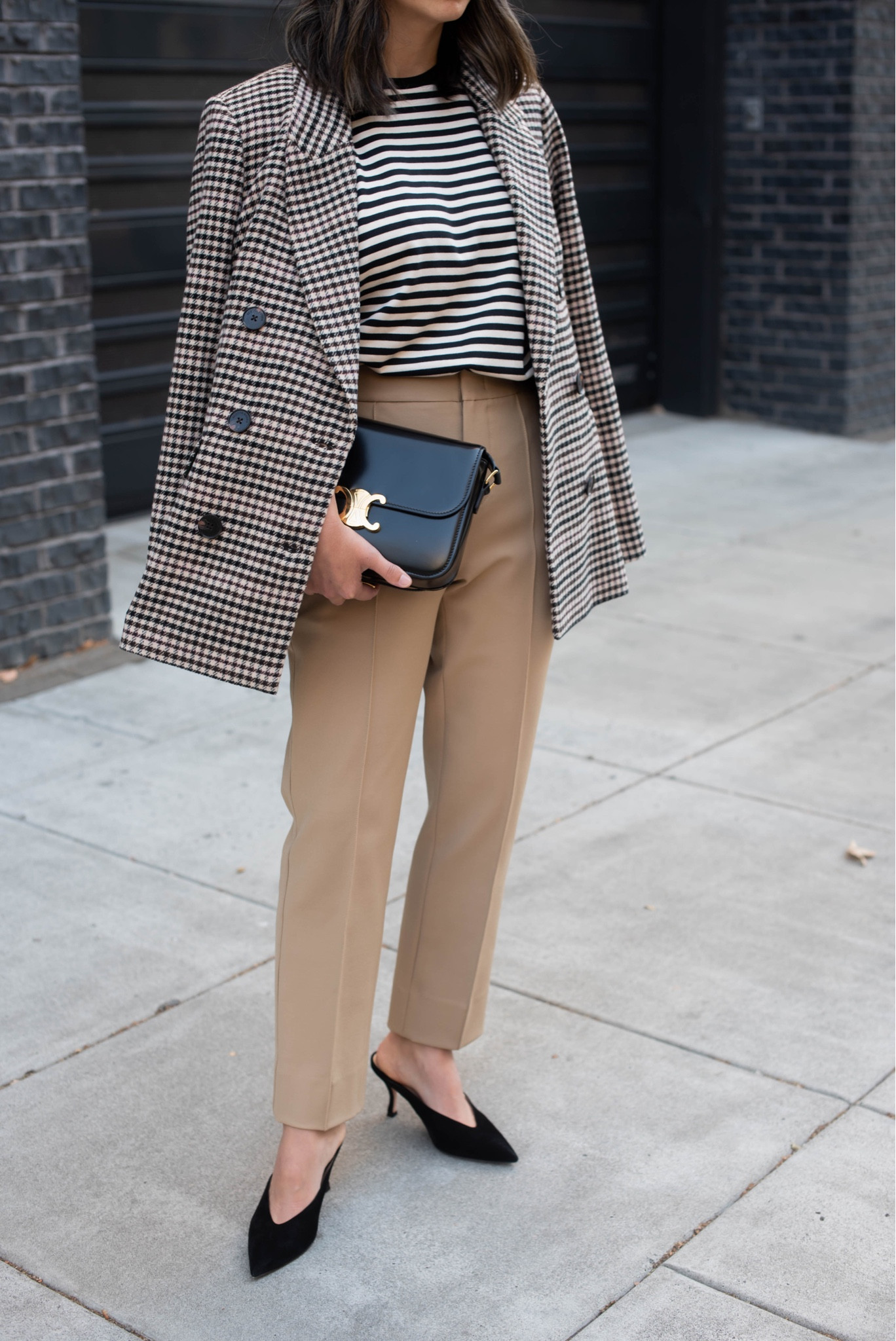 Fall staples. 

Blazer - Scotch & Soda small. Need the xs. 
Tee - Theory small
Pants - Vince 00
Pumps - Stuart Weitzman 35 (old)
Bag - Celine medium



#LTKshoecrush #LTKitbag