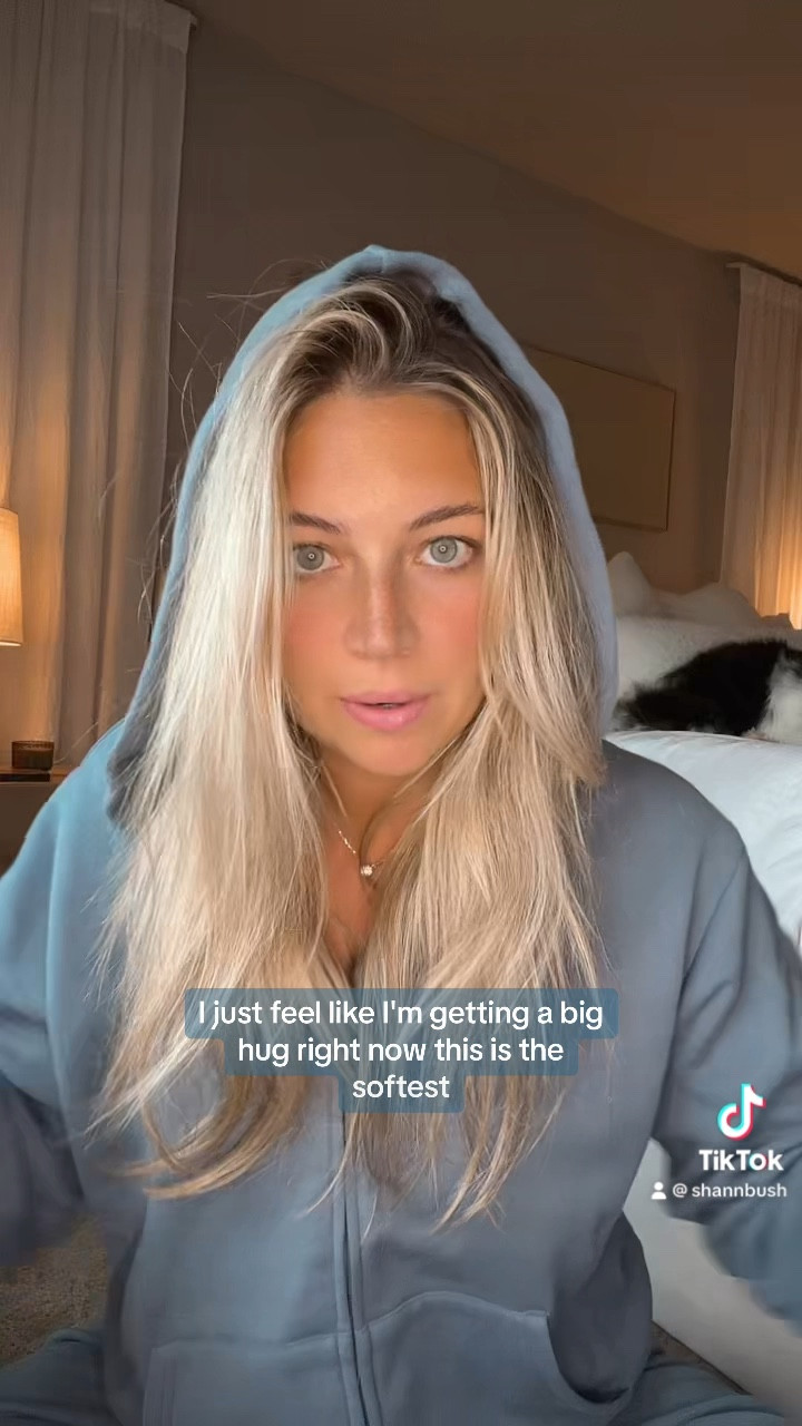 🩶 SKIMS STEEL BLUE SET 🩶
🩶 TOP: LARGE 🩶
🩶 BOTTOMS: MEDIUM 🩶 
🩶 COTTON FLEECE 🩶 
🩶 BEST COZIEST LOUNGE SET 🩶

#LTKHoliday #LTKGiftGuide #LTKfindsunder100