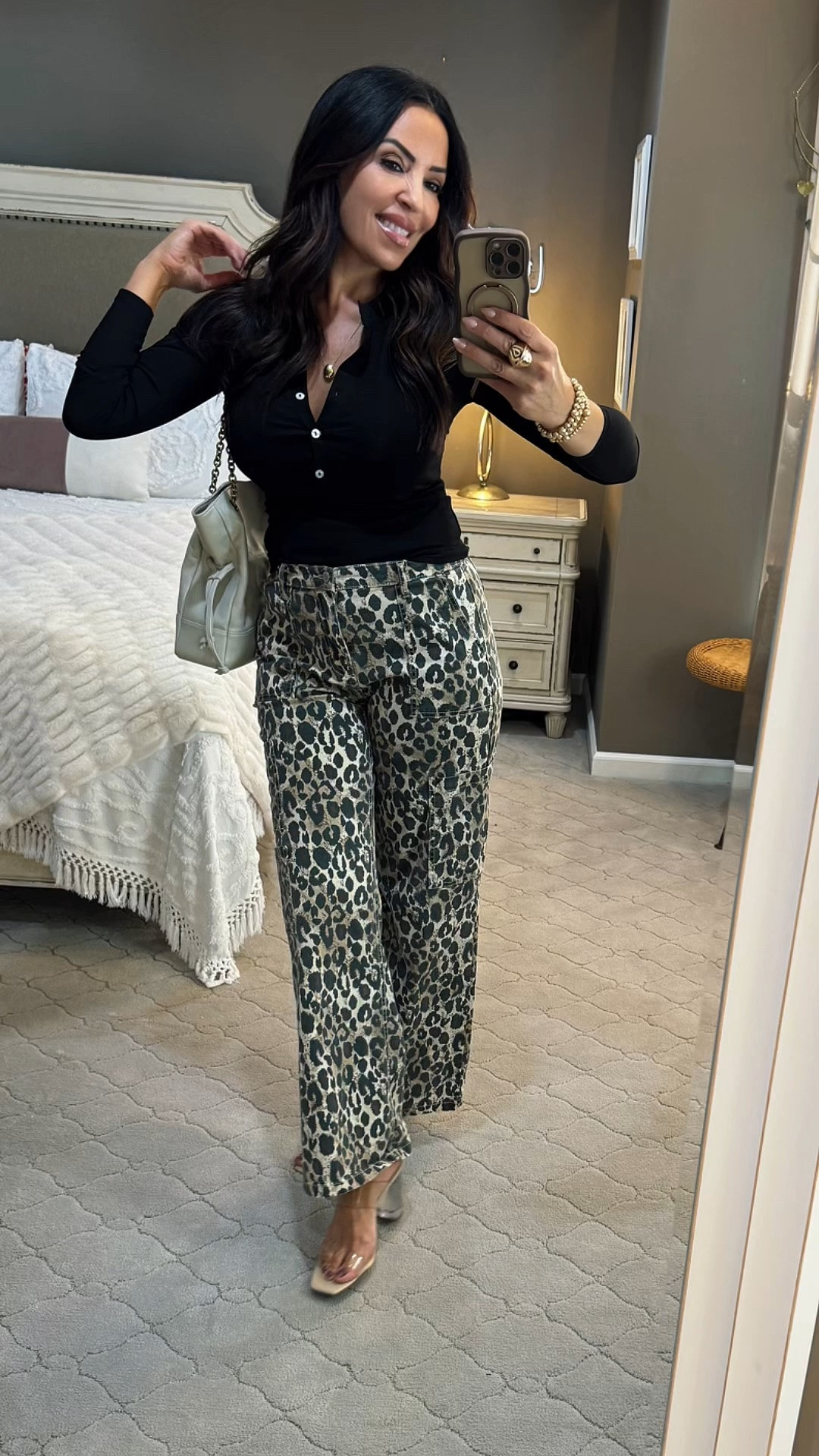 Real life calls for real outfits! 👏 You don't have to spend a fortune to look and feel put together. I paired these viral Walmart leopard cargos with the best $12 Amazon top for an easy, cute, and totally affordable look that actually works for everyday wear. ✨ What do you guys think of this combo? Let me know below! 👇
#walmartstyle #amazonfinds #affordablefashion #leopardprint #styleonabudget

#LTKgrwm