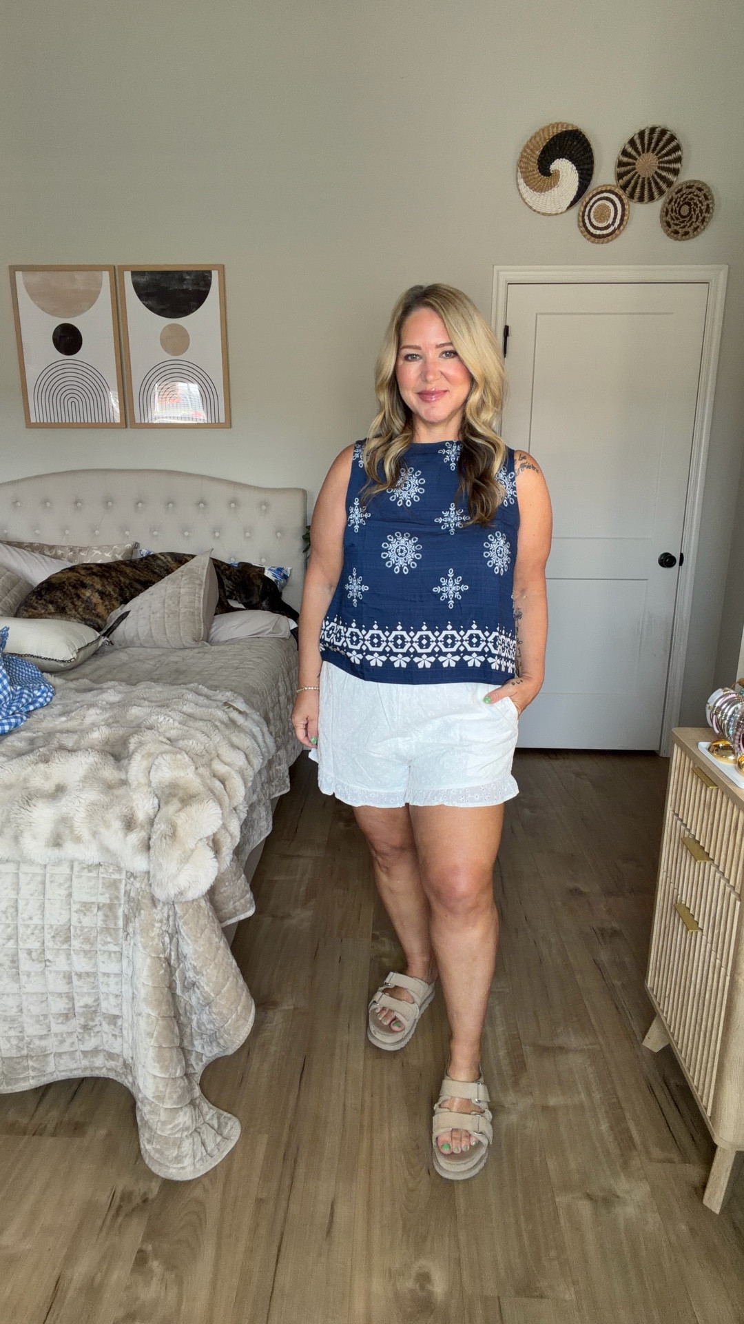 Size large. The top is part of a two piece set  

#LTKMidsize #LTKOver40 #LTKPetite