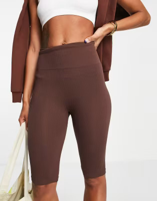 Stradivarius seamless ribbed legging short in chocolate | ASOS (Global)