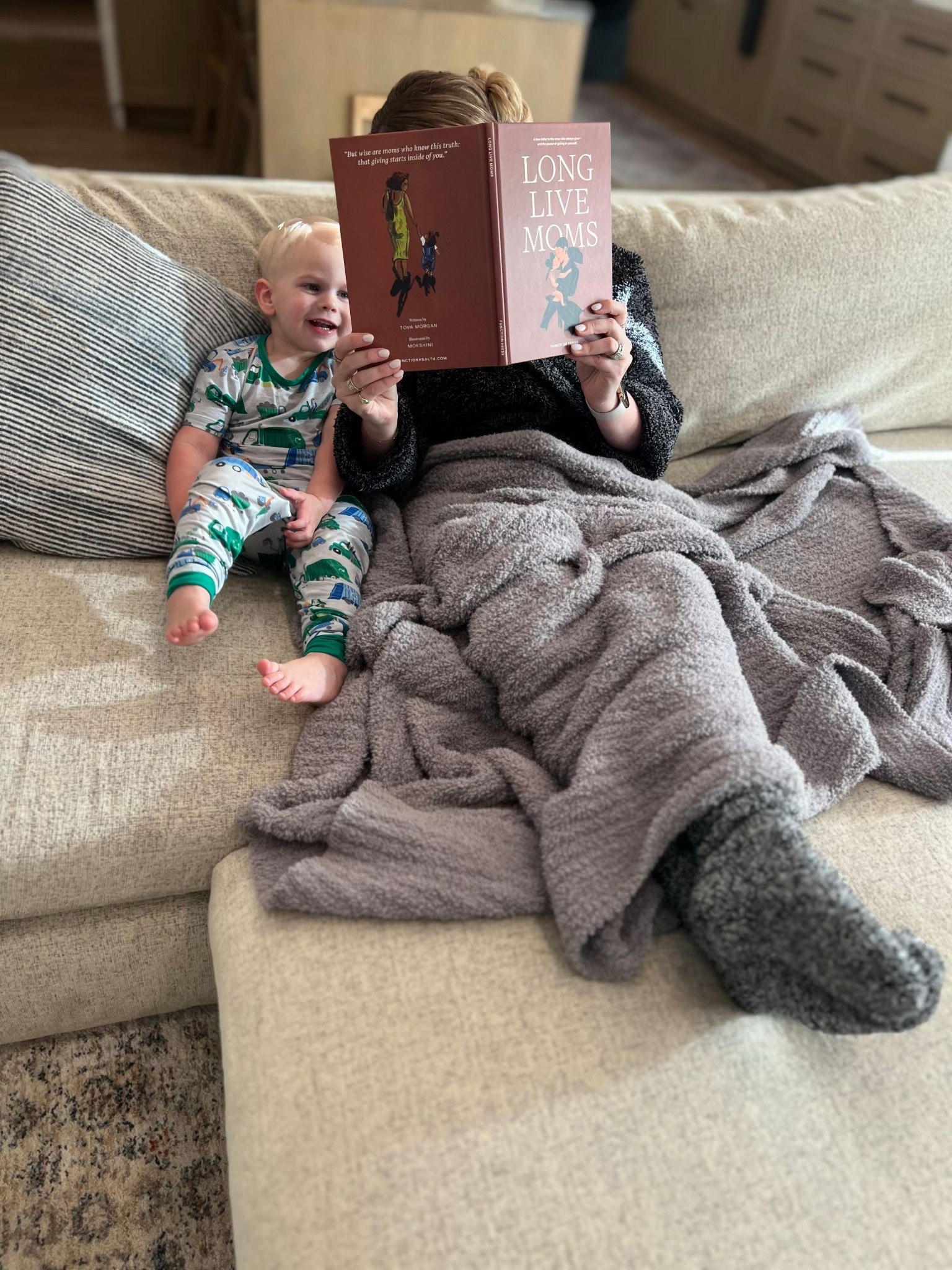 Comfy couch snuggles with my baby! 🥰@barefootdreams has the perfect gift for any mama who deserves a cozy night in!

Use code: Kellie13 at checkout for 13% off. Valid through May 30th. 🤍

#LTKHome #LTKStyleTip #LTKGiftGuide