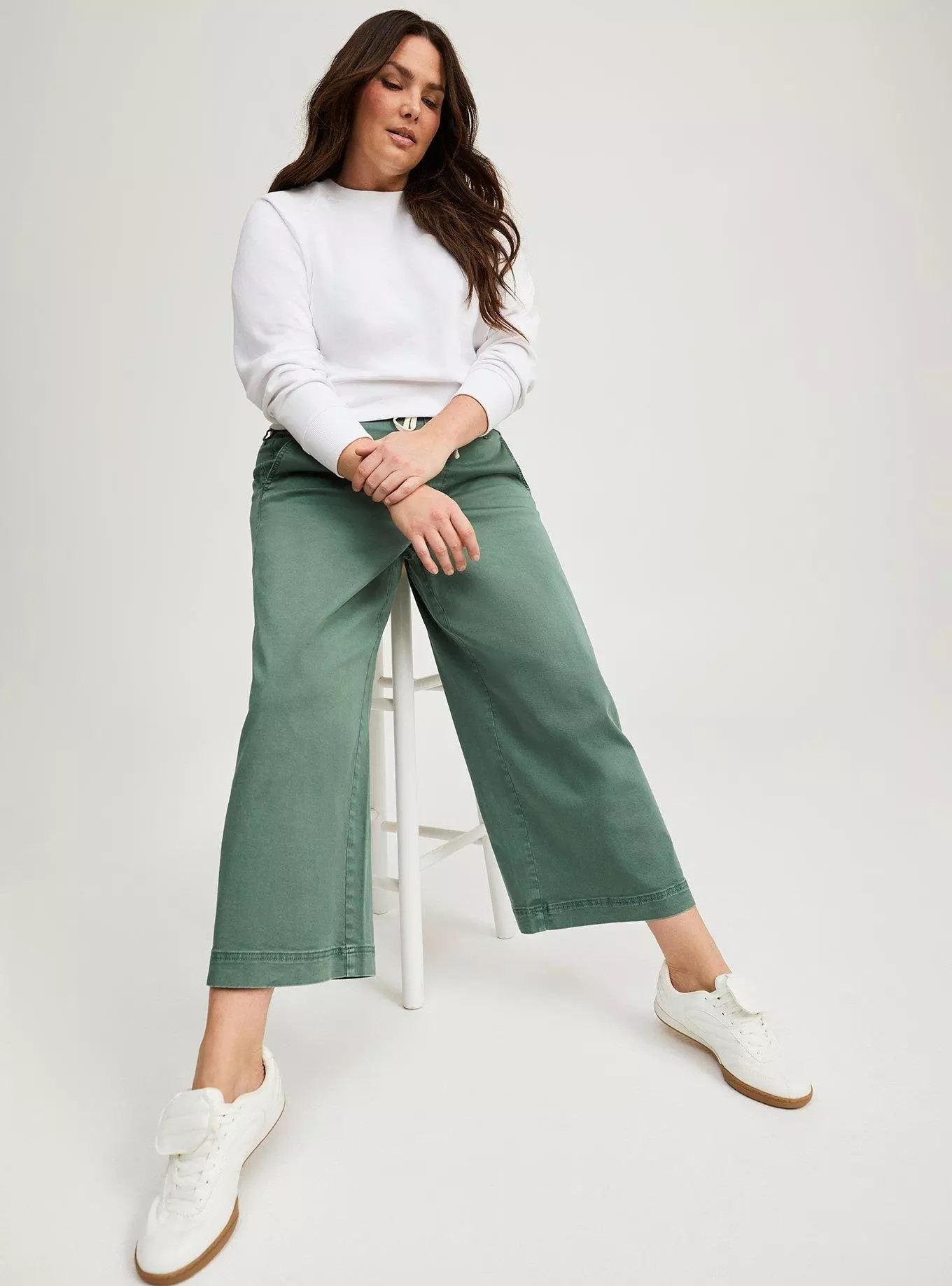 Weekend Mid-Rise Wide Leg Ankle Pant | Torrid (US & Canada)