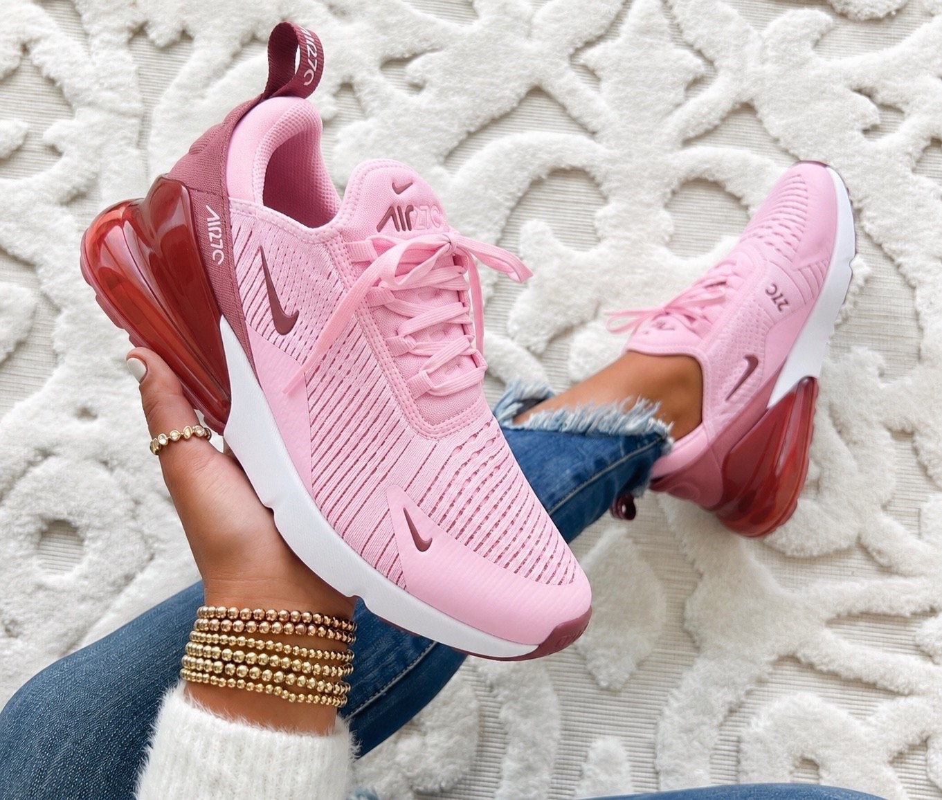 These pink Nike Air Max 270 sneakers are the perfect mix of sporty and girly! 💕 The cushioned Air Max heel makes them incredibly comfortable for all-day wear, whether you’re running errands, heading to the parks, or styling them with your favorite athleisure looks. They run true to size, and I recommend ordering your normal size for the best fit.