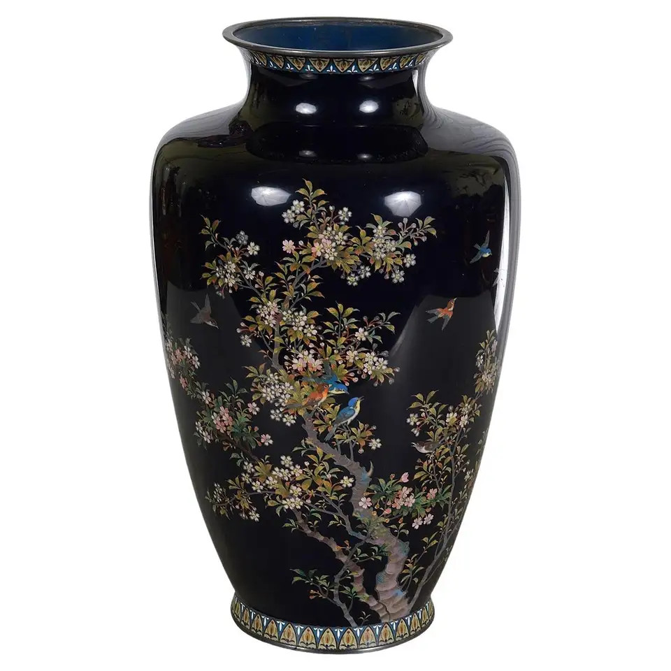 Fine quality Meiji period Japanese Cloisonné vase. | 1stDibs
